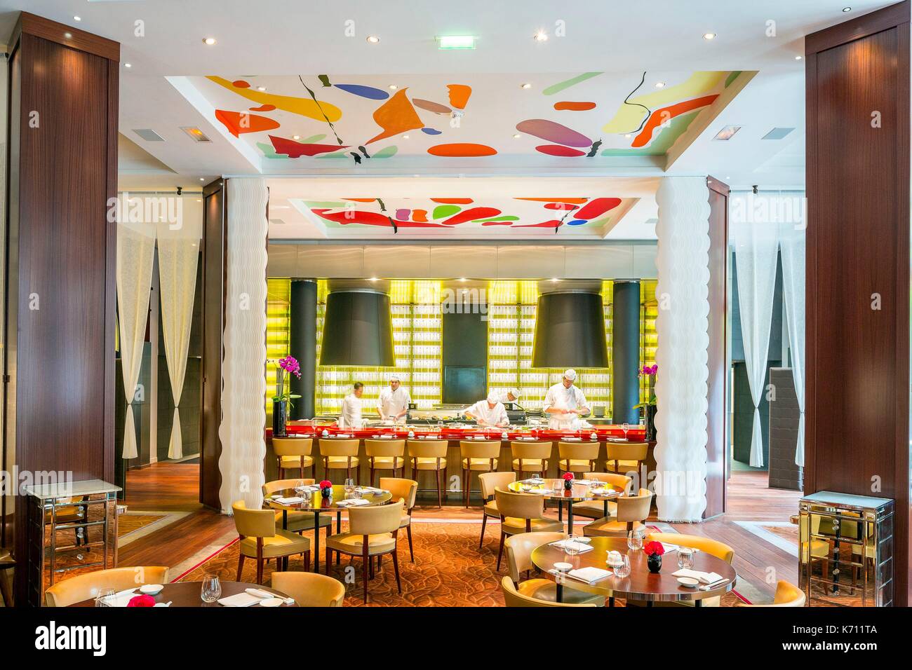 France, Paris, avenue Hoche, hotel de luxe Le Royal Monceau Raffles a ouvert ses portes en 2010 après une rénovation de Philippe Starck, un restaurant gastronomique japonais péruvien appelé Matsuhisa et ouvert par le chef Nobu Matsuhisa Banque D'Images