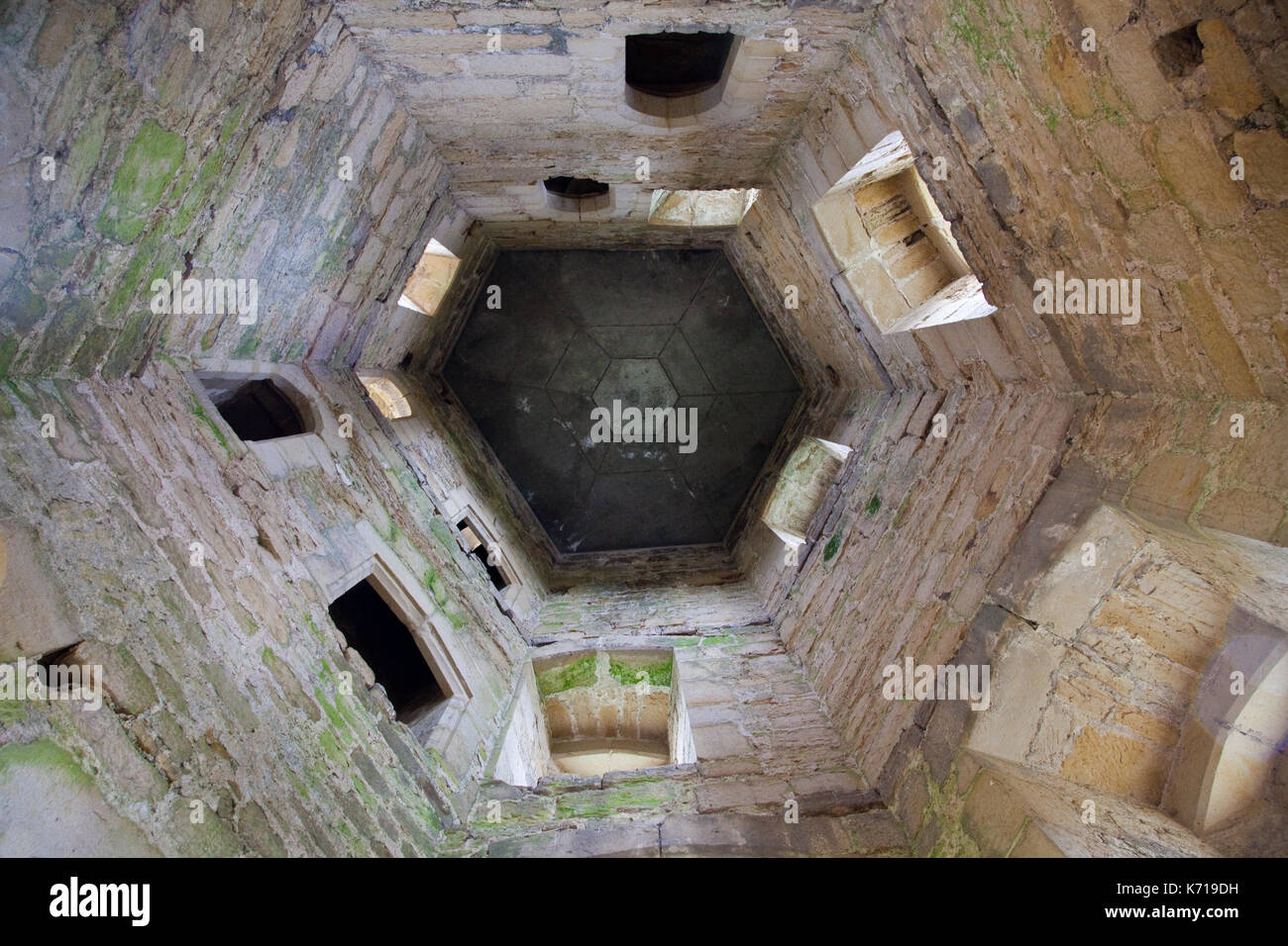 À l'intérieur de la tour jusqu'au Château de Bodiam Banque D'Images