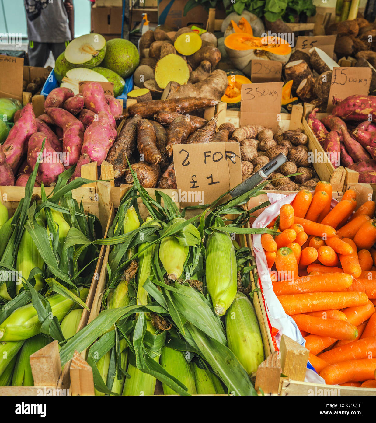 Ingrédients frais cuisine africaine sur l'échoppe de marché à Londres Banque D'Images