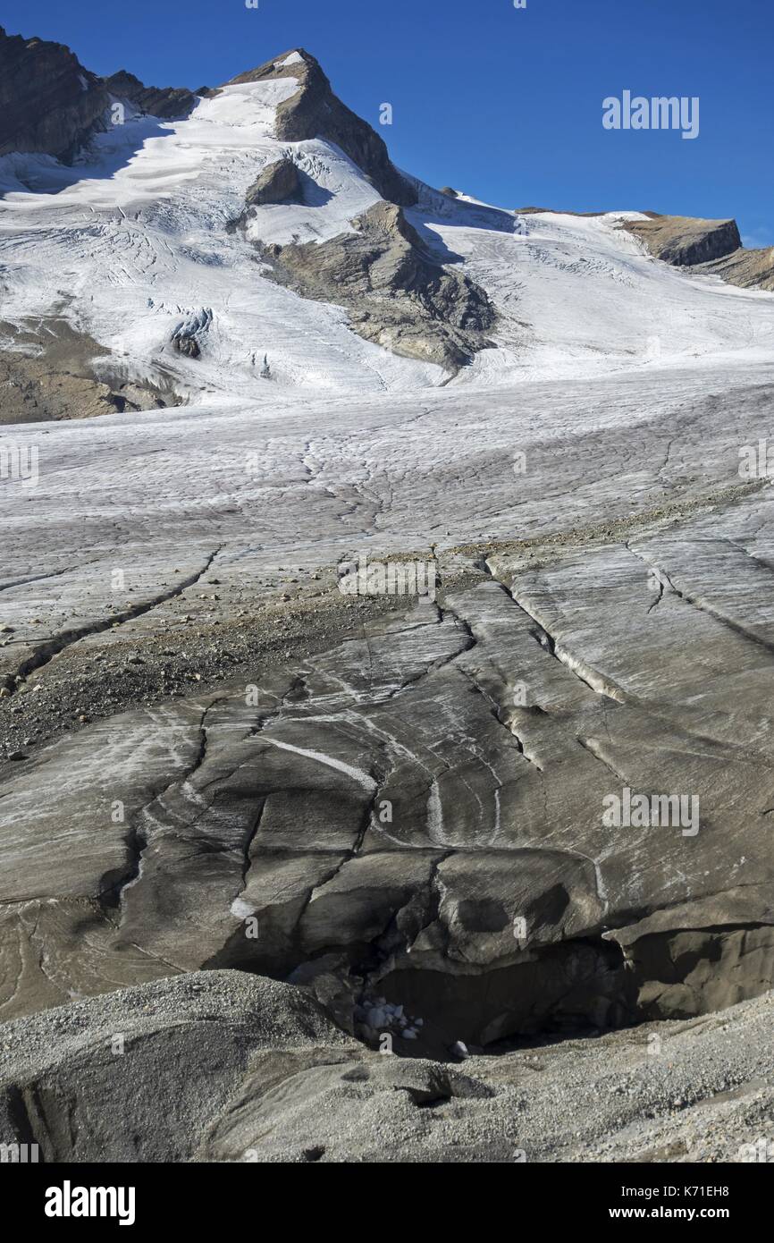 Mont des Poilus Mountain Peak, Melting Canadian Rocky Mountains Glaciers craqués Ice Landscape. Parc national Yoho Winter Blue Skyline BC Canada Banque D'Images