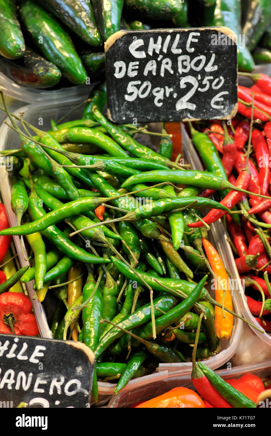 Les chefs de l'agneau au marché La Boqueria, Barcelone. La Catalogne, Espagne Banque D'Images