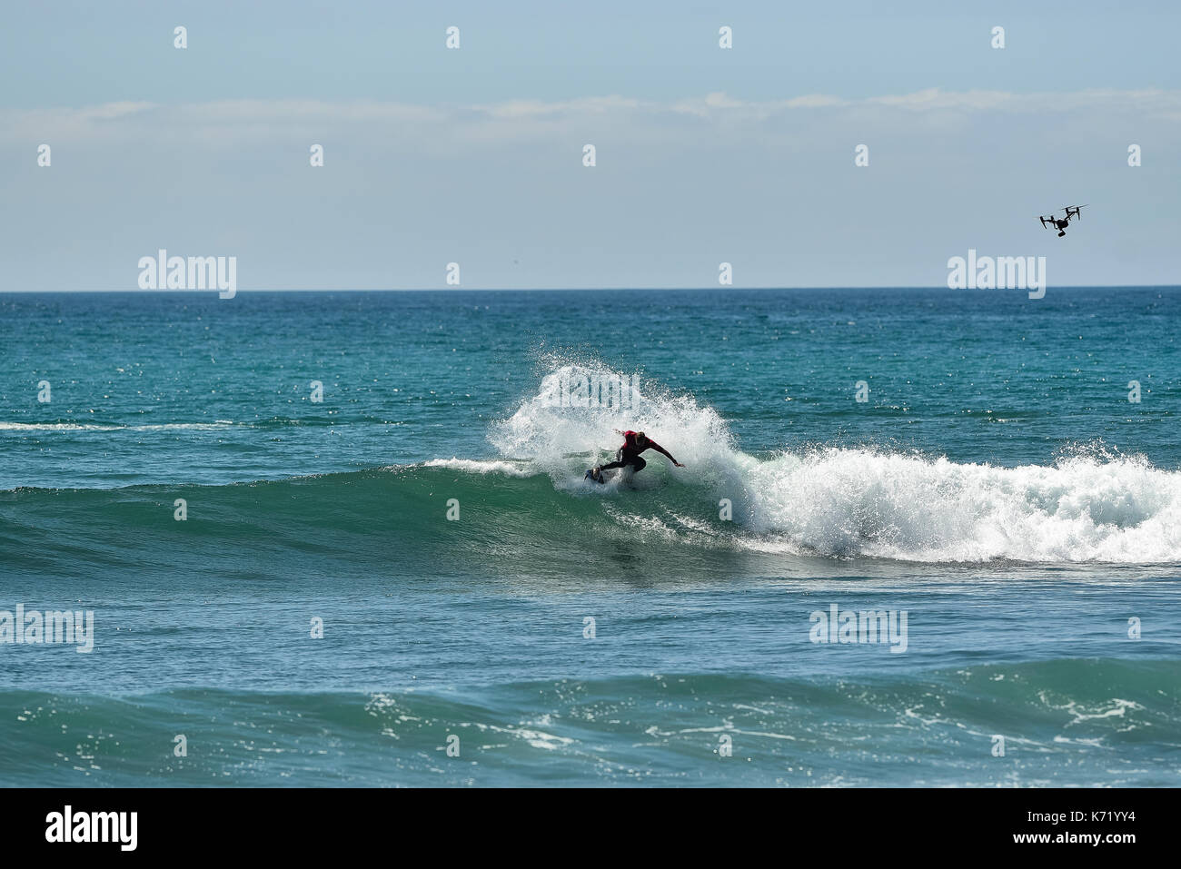 San Clemente, USA. 13 Septembre, 2017. Les surfeurs sont en concurrence directe au cours de la 2017 Hurley Pro surf contest à Lower Trestles, San Onofre State Park, CA. Surfer : Mick Fanning (AUS). Credit : Benjamin Ginsberg/Alamy Live News. Banque D'Images