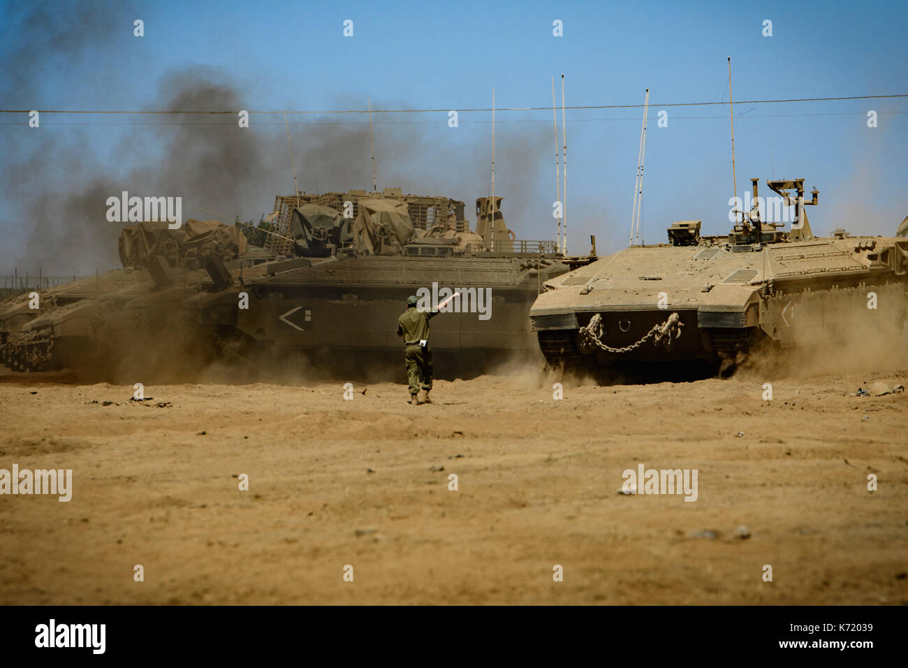 Hauteurs du Golan. 13 sep, 2017. Les soldats israéliens d'exploiter des tanks et des véhicules armés pendant un exercice militaire dans la partie nord de l'israélien du Golan annexé sur sept. 13, 2017. La puissance militaire d'Israël a commencé en septembre 2017 un exercice massif. crédit : ayal margolin-jini/Xinhua/Alamy live news Banque D'Images