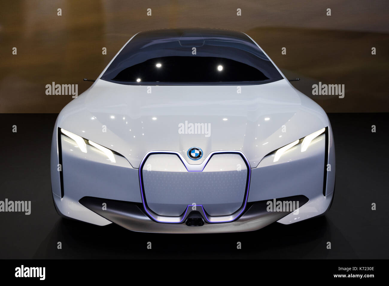 Francfort, Allemagne. 13 Sep, 2017. BMW i Vision Dynamics electric voiture concepot débuts au salon de l'automobile IAA de Francfort 2017. Credit : JLBvdWOLF/Alamy Live News Banque D'Images