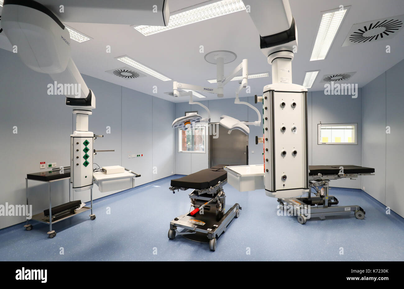 La salle d'opération dans la nouvelle clinique pédiatrique dans la clinique universitaire d'Eppendorf à Hambourg (UKE) hôpital de Hambourg, Allemagne, 14 septembre 2017. La clinique a été terminé après trois ans de travaux de construction. le coût de la clinique 70 millions d'euros et est aménagé avec les techniques les plus récentes et les appareils médicaux. photo : christian charisius/dpa Banque D'Images