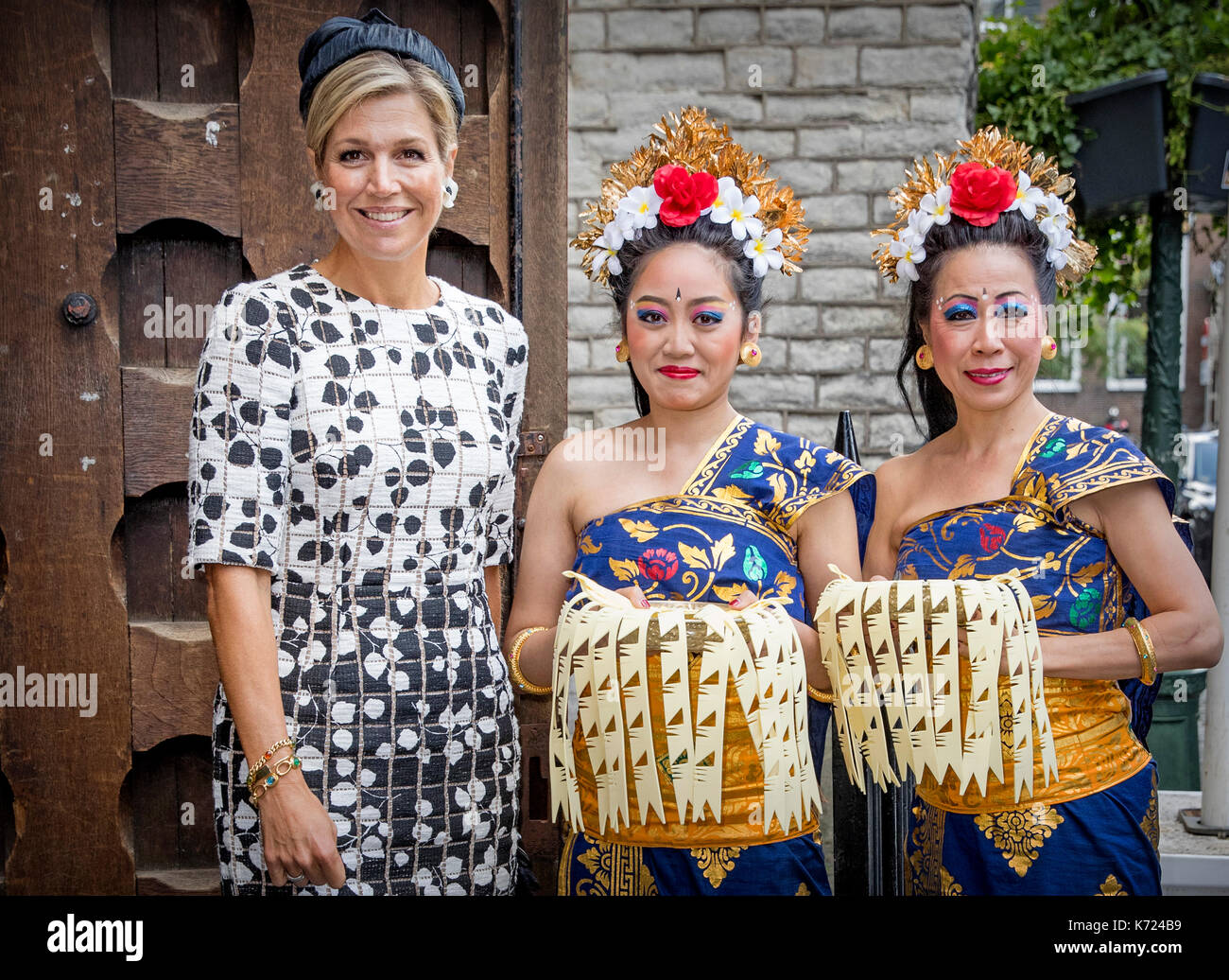 Leiden, Pays-Bas. 14Th sep 2017. reine maxima des Pays-Bas ouvre la bibliothèque asiatique de l'Université Leiden, 14 septembre 2017 à Leiden, aux Pays-Bas. La bibliothèque asiatique a 30km de l'éducation et de la recherche sur l'Asie, y compris des tirages, livres, manuscrits et photographies. photo : Patrick van katwijk Pays-Bas out/point de vue - pas de câble · service photo : Patrick van katwijk/dutch photo presse/dpa/Alamy live news Banque D'Images