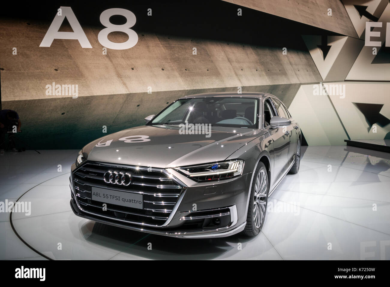 Francfort, Allemagne. 13 Sep, 2017. 2018 Nouvelle Audi A8 L Quattro voiture à l'auto IAA de Francfort 2017. Credit : JLBvdWOLF/Alamy Live News Banque D'Images