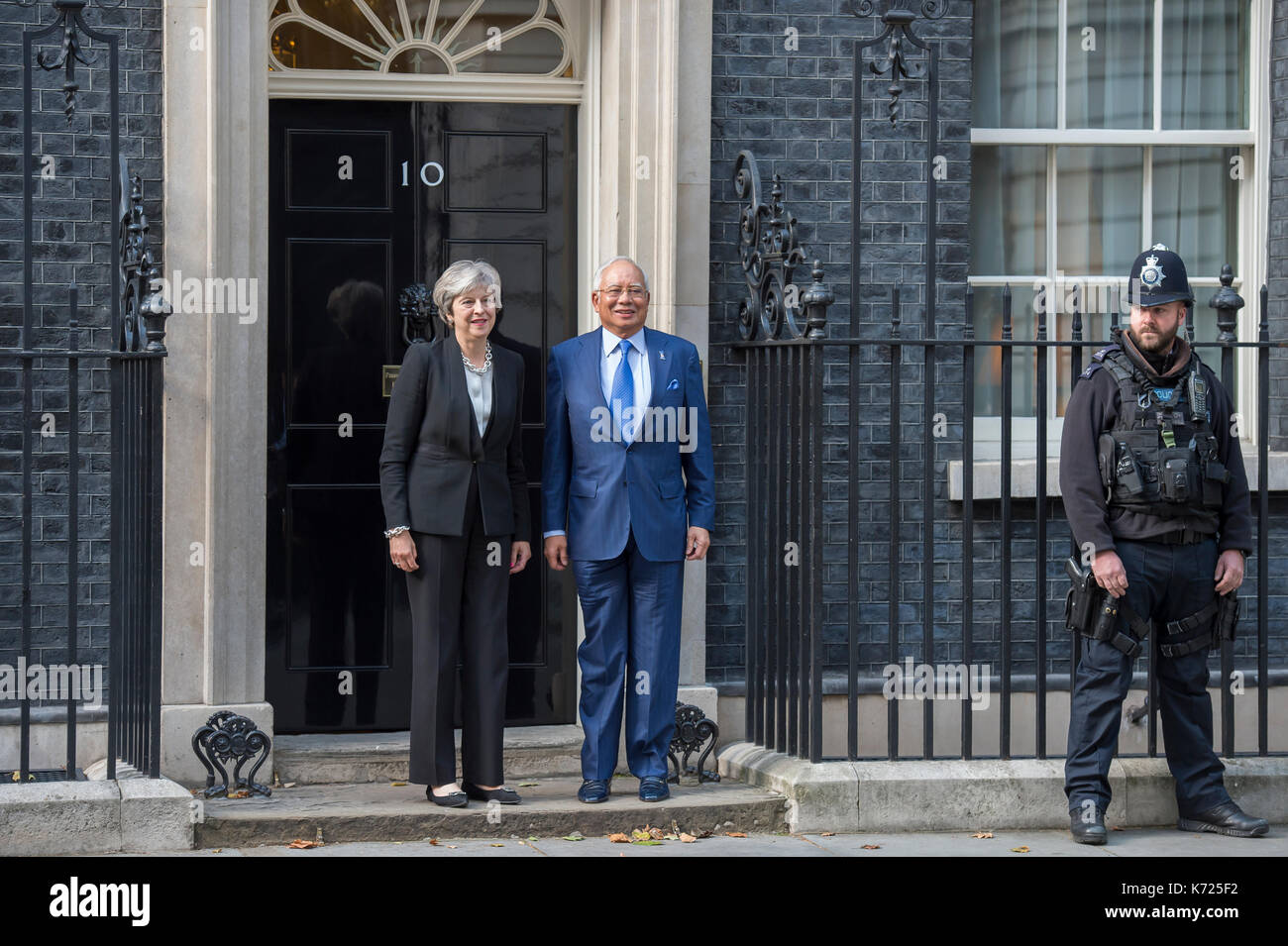 10 Downing Street, London UK. 14 Septembre, 2017. Le Premier Ministre de Malaisie, Najib Razak, est accueilli au 10 Downing Street par le Premier ministre britannique Theresa May. Credit : Malcolm Park/Alamy Live News. Banque D'Images