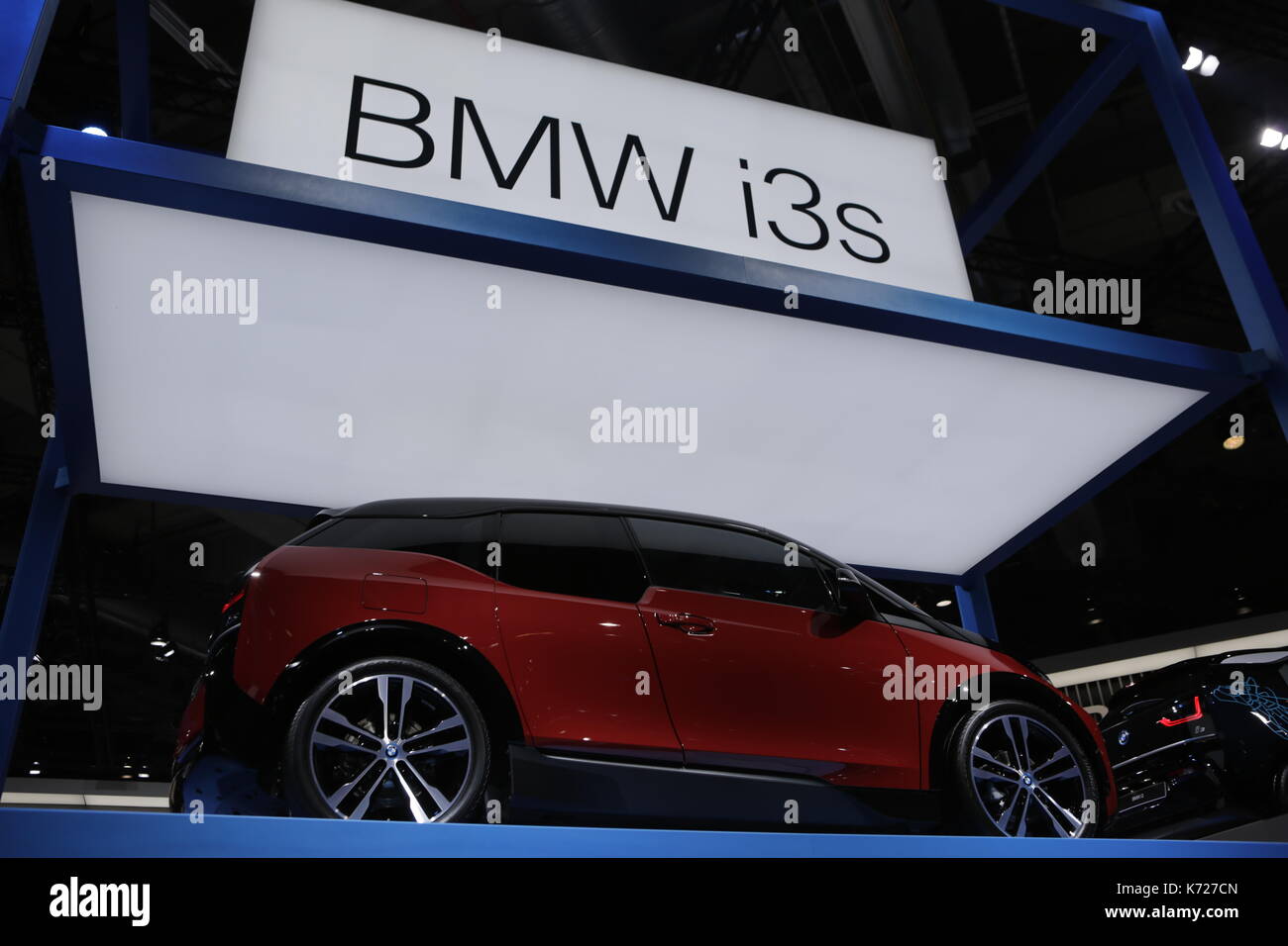 Francfort, Allemagne. 14 septembre 2017. Le constructeur automobile allemand BMW a présenté la bmw i3 dans une première mondiale à l'IAA 67.. le 67. internationale automobil-ausstellung (AAI) a ouvert ses portes à Francfort pour les visiteurs professionnels. c'est avec plus de 1 000 exposants l'un des plus grands salons automobiles au monde. Le salon est ouvert au grand public le 16 septembre. Banque D'Images