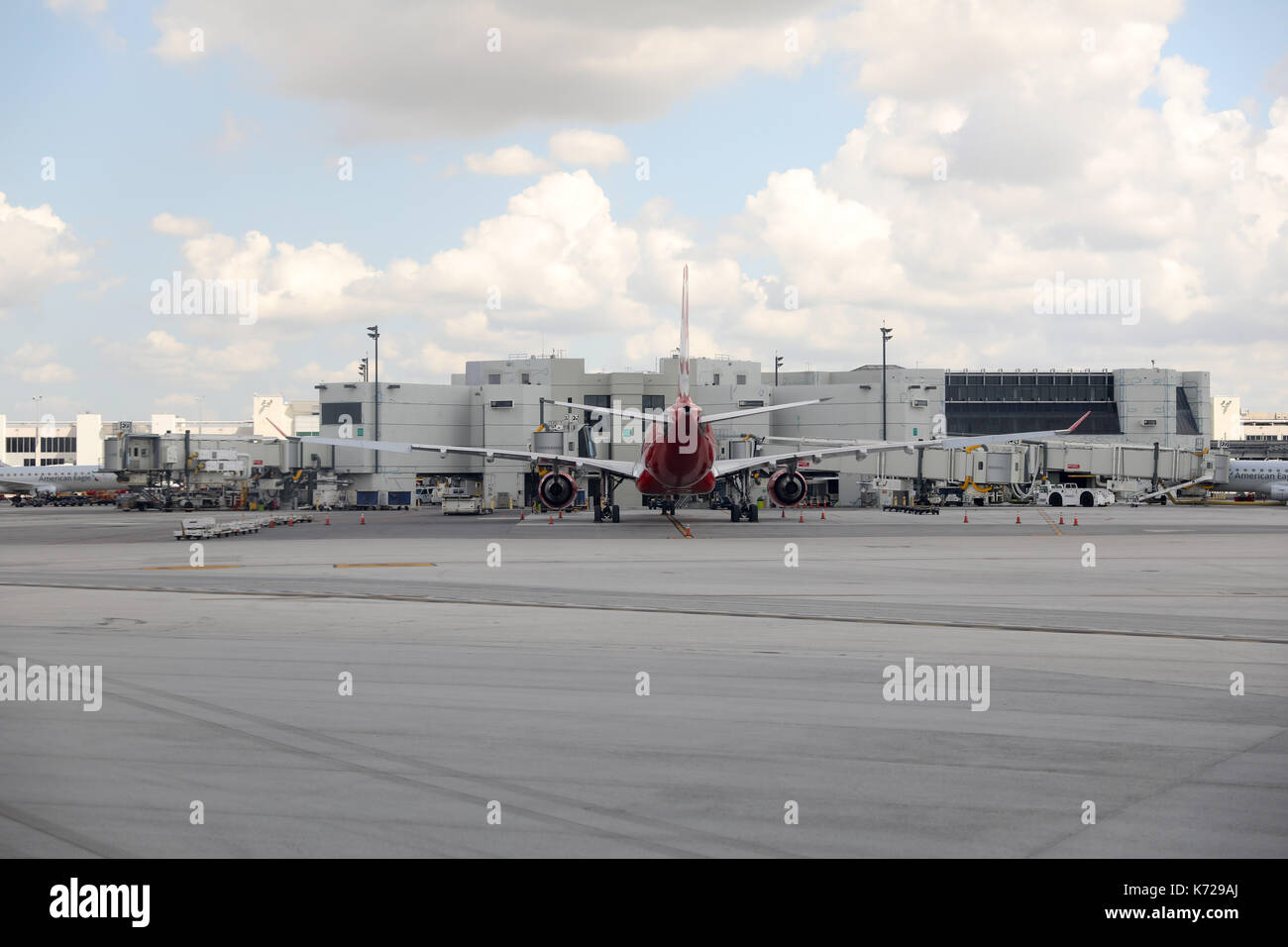 L'avion est vu à l'aéroport international de Miami en Floride ce jeudi 14. (PHOTO: WILLIAM VOLCOV/BRÉSIL PHOTO PRESSE) Banque D'Images