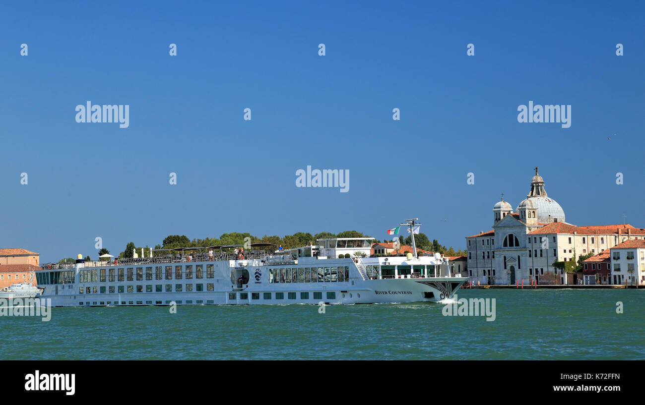 River cruise ship RIVER COMTESSE Banque D'Images