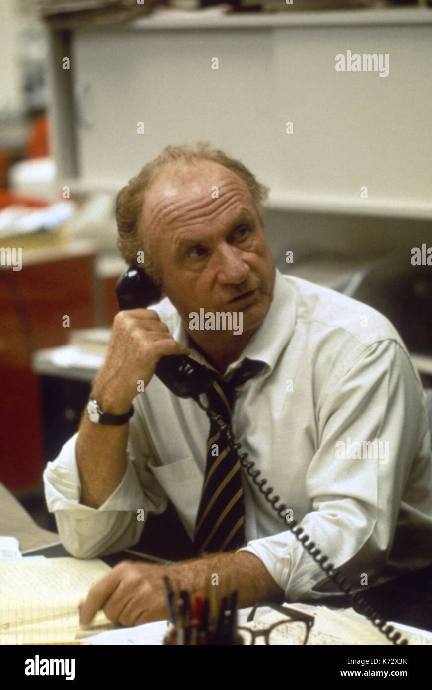 Tous les hommes du Président année : 1976 USA Directeur : Alan J. Pakula Jack Warden . Il est interdit de reproduire la photographie hors contexte de la promotion du film. Il doit être crédité à la Société de film et/ou au photographe assigné par ou autorisé par/autorisé sur l'appareil par la Société de film. Réservé À Un Usage Éditorial. La photo 12 n'accorde pas de droits de publicité aux personnes représentées. Banque D'Images