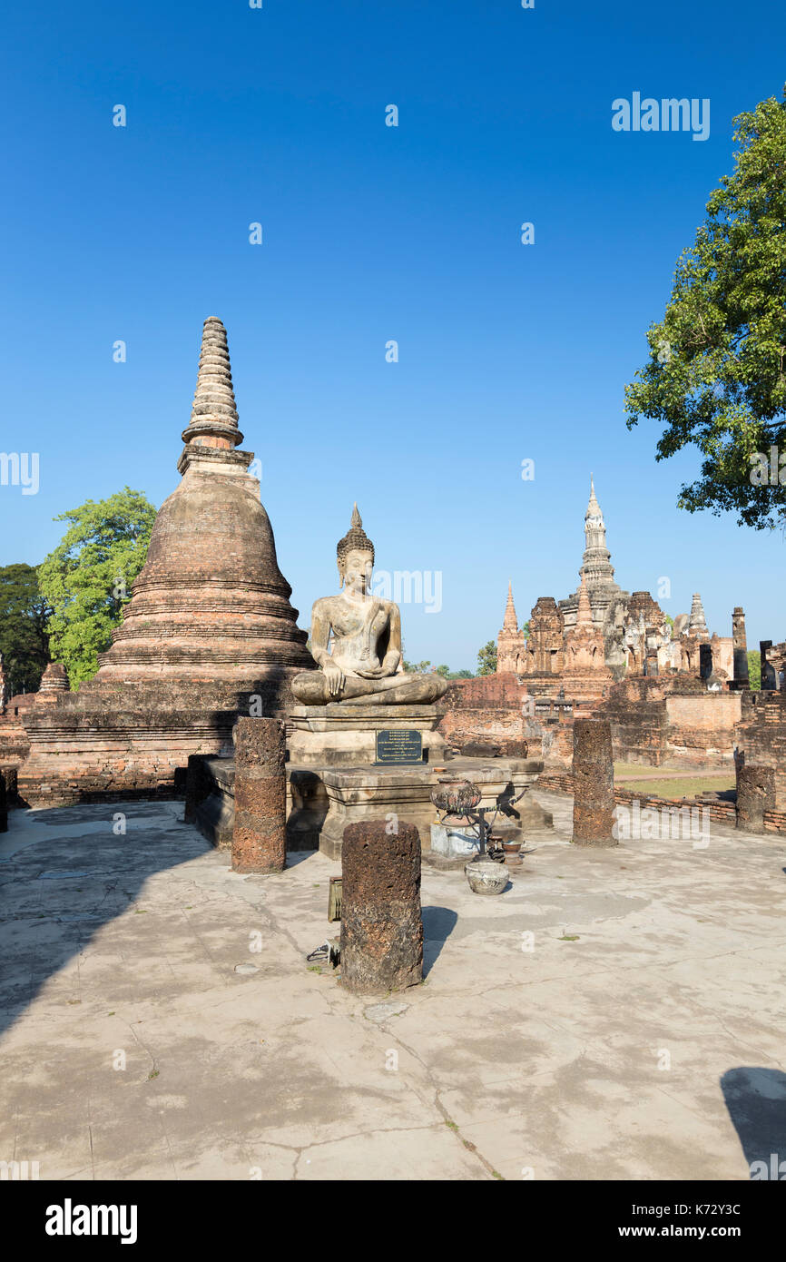 Les ruines du Wat Mahathat, parc historique de Sukhothaï, Sukhothai, Thaïlande Banque D'Images