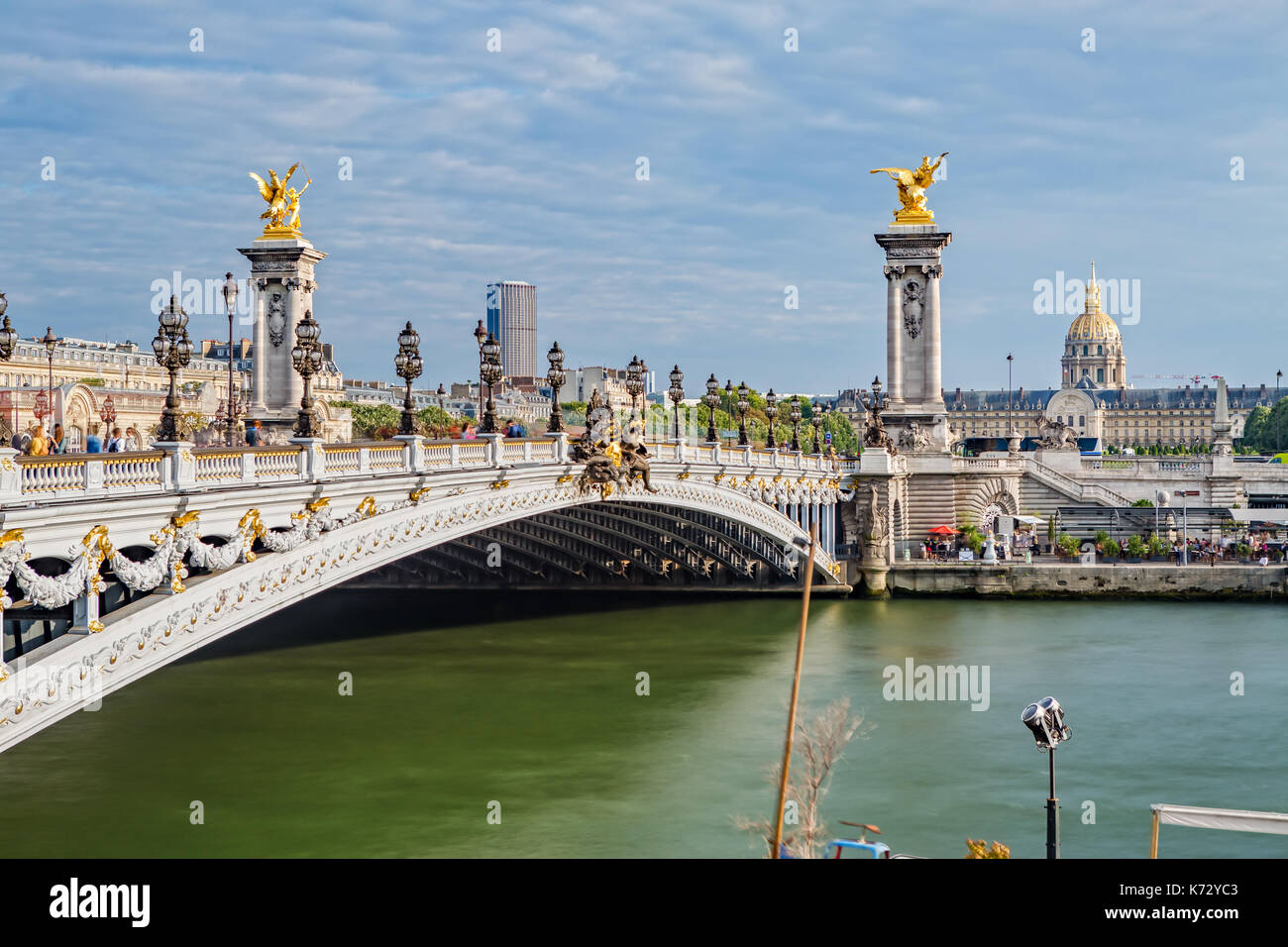 Le Pont Alexandre III et l'Hôtel des Invalides Banque D'Images