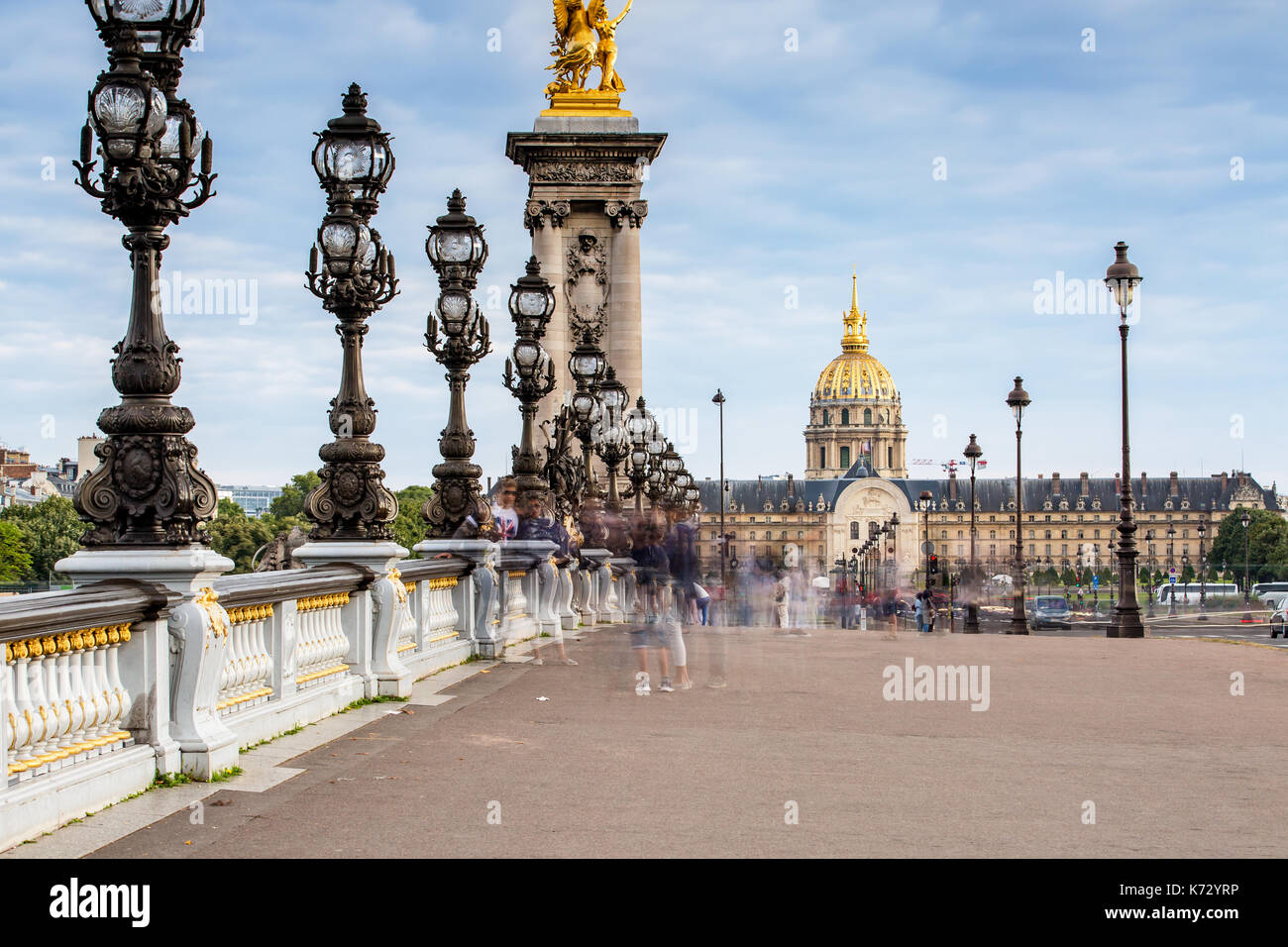 Le Pont Alexandre III et l'Hôtel des Invalides Banque D'Images