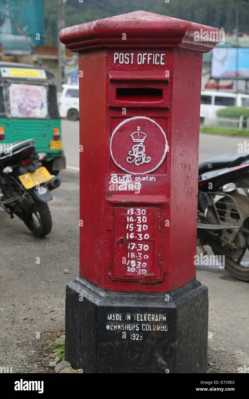 Post box rouge du Sri Lanka Banque D'Images