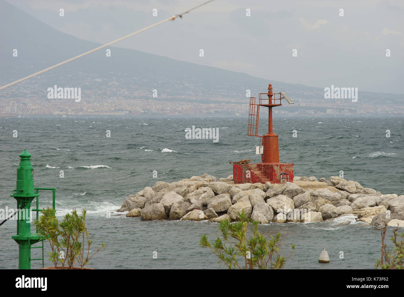 Tempête de mer à Naples, Italie Banque D'Images