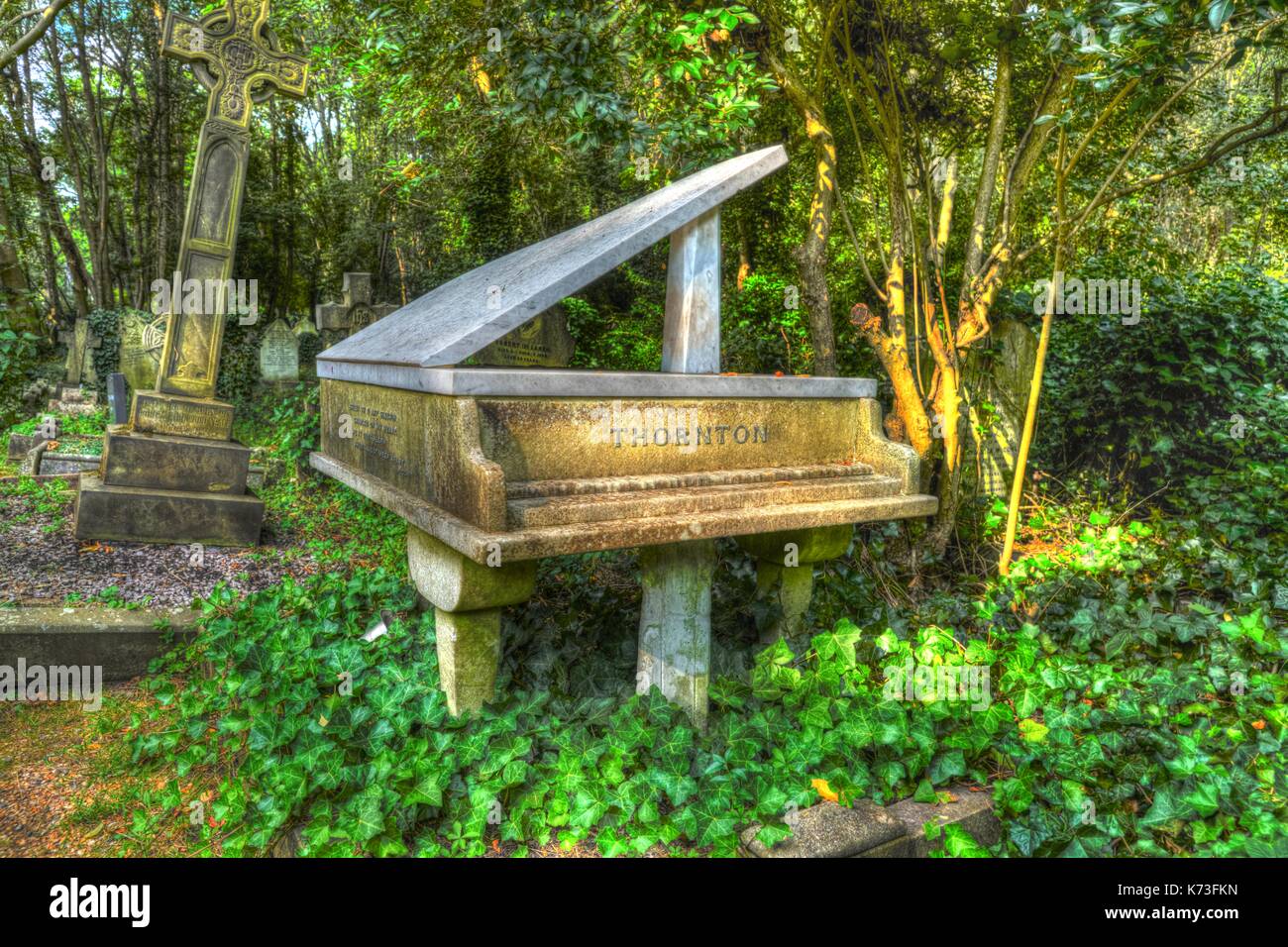 Le Cimetière de Highgate piano tombe Banque D'Images