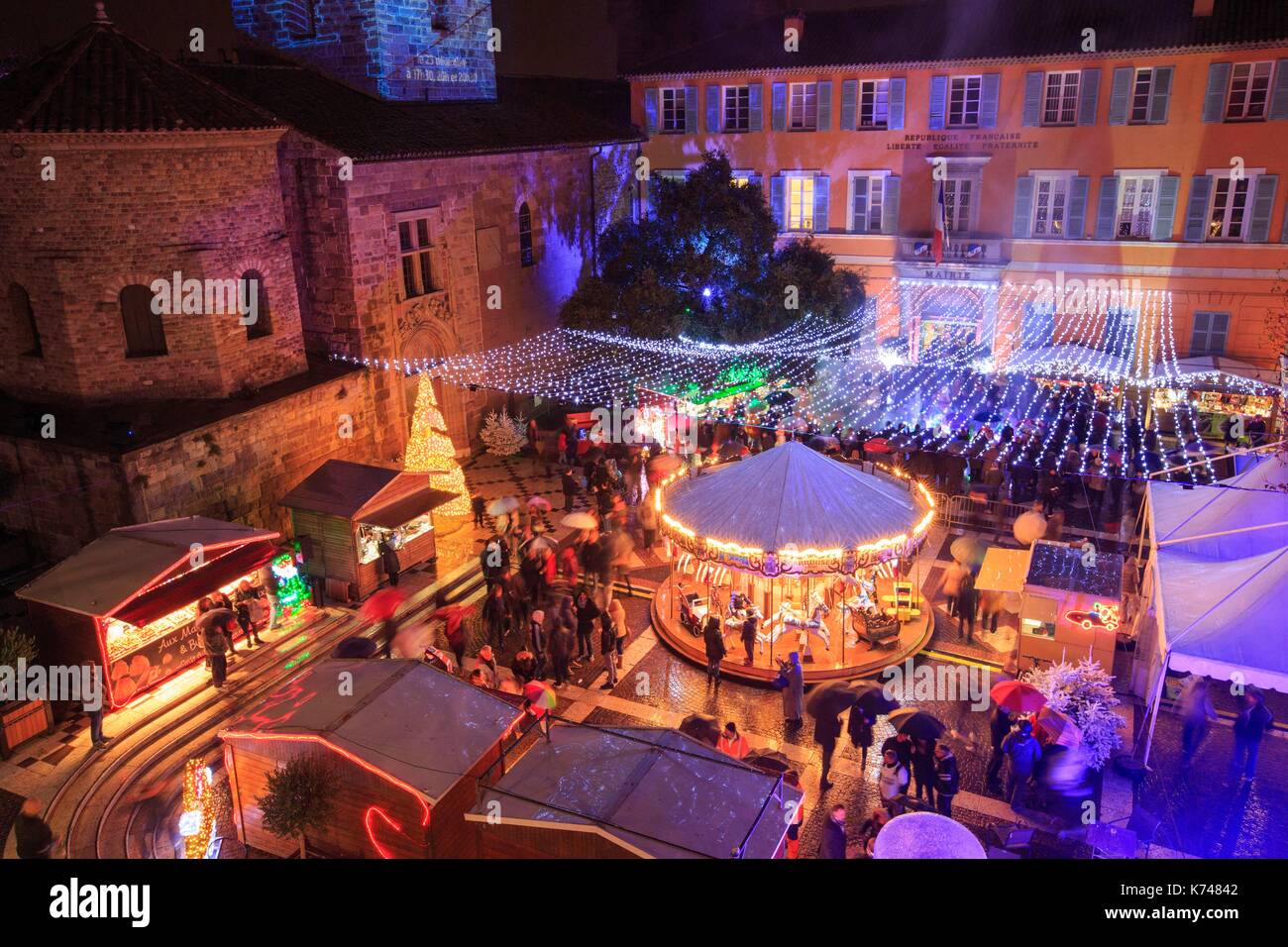 La France, Var, Frejus, place Camille Formige, illuminations de Noël, marché  de Noël Photo Stock - Alamy