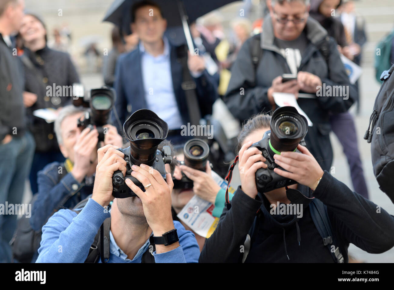 Photographes couvrant un événement à Trafalgar Square, Londres. Caméras. Objectifs. Les Gens Banque D'Images