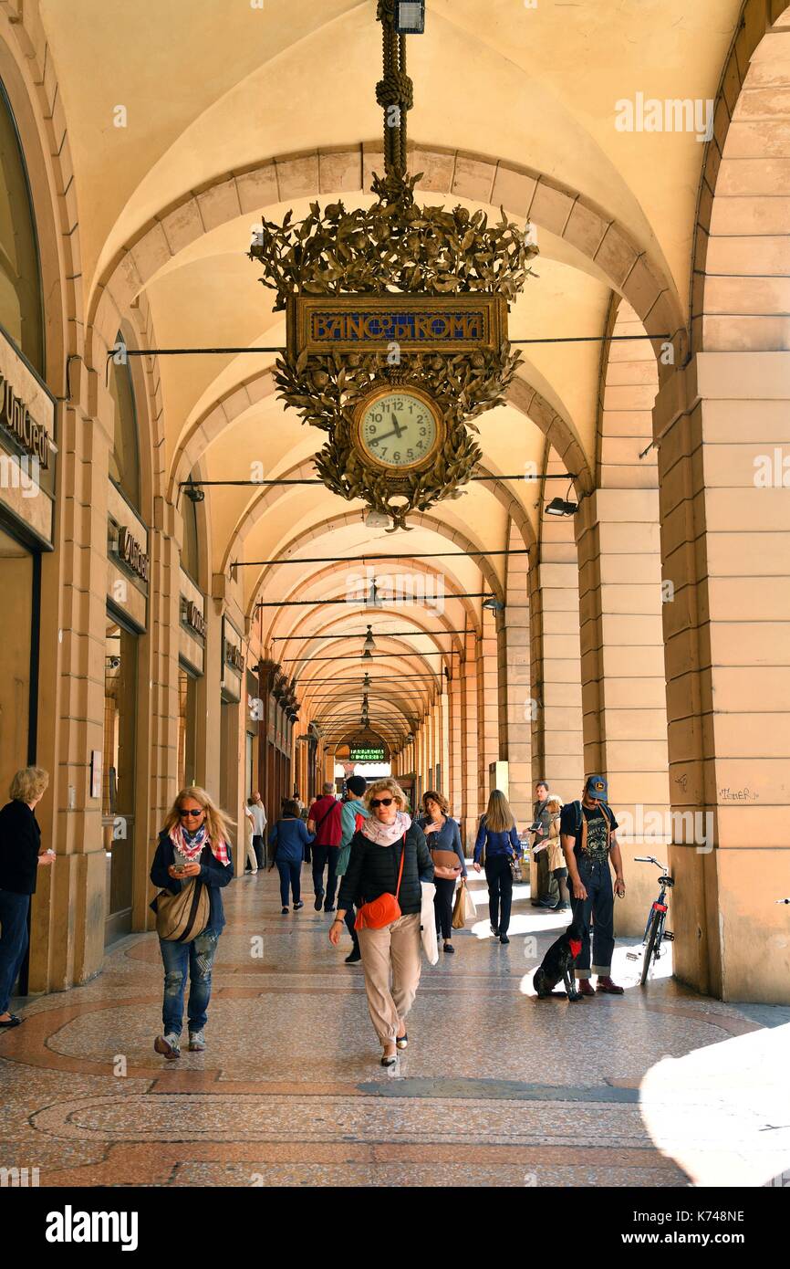 Italie, Emilie Romagne, Bologne, Via Ugo Bassi, galerie à arcades couvrant 38 km à travers le centre historique Banque D'Images