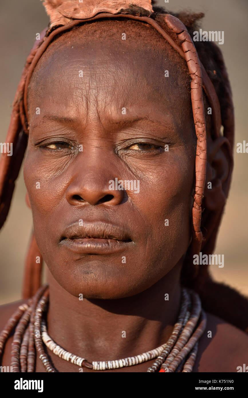 Portrait d'une vieille femme, kaokoveld, Kunene, Namibie Banque D'Images