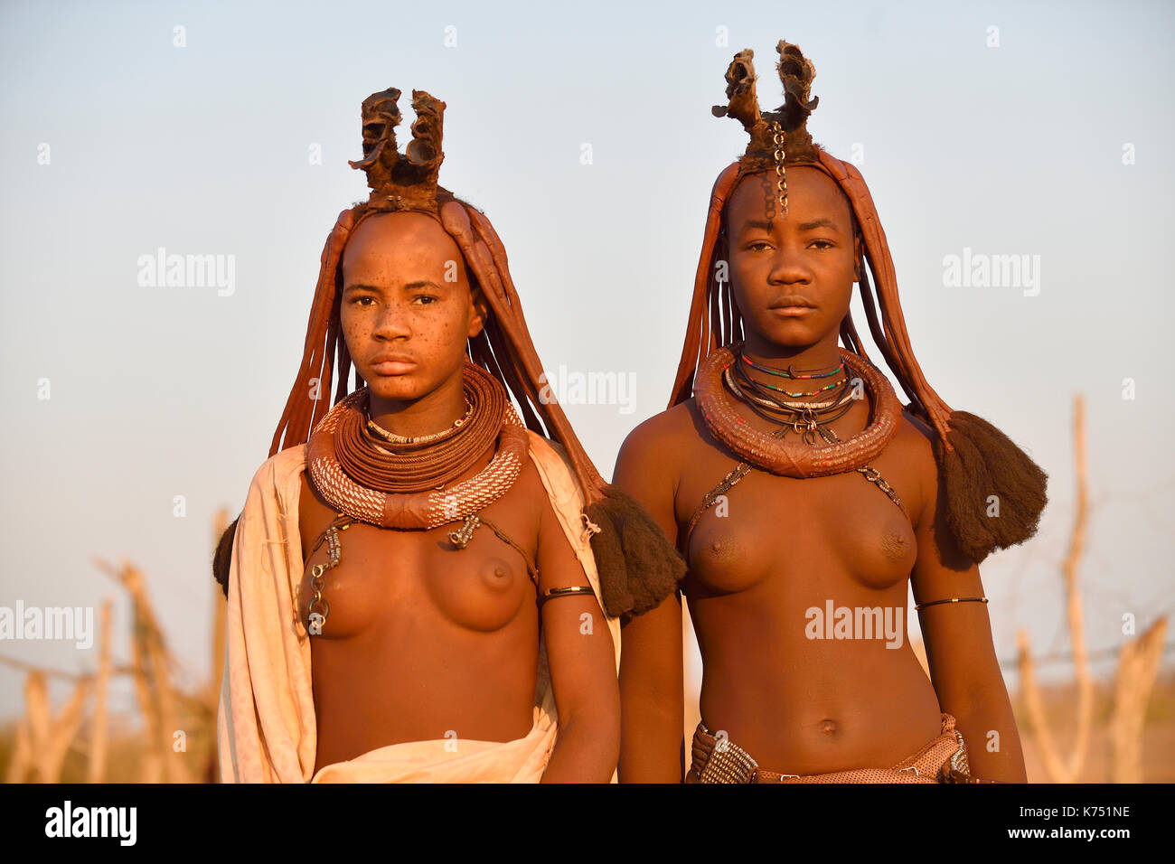 Portrait de deux jeunes mariées, himbafrauen kaokoveld, Kunene, Namibie Banque D'Images