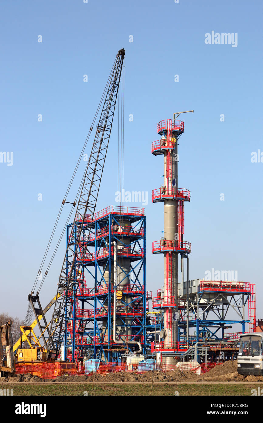 Nouveau site de construction de la raffinerie avec des machines Banque D'Images