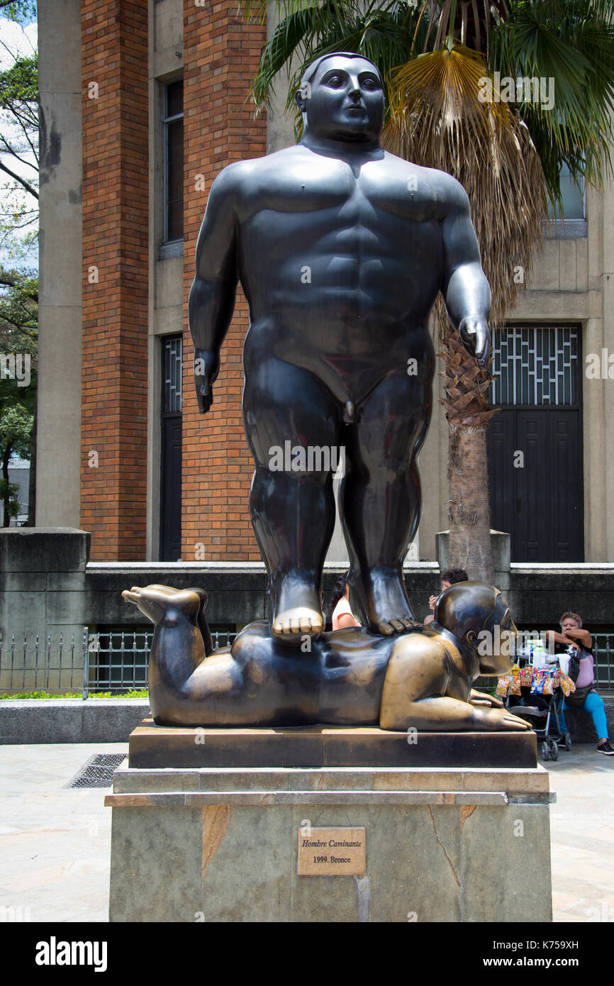 Hombre caminante sculpture, Botero Plaza, Medellin, Colombie Banque D'Images