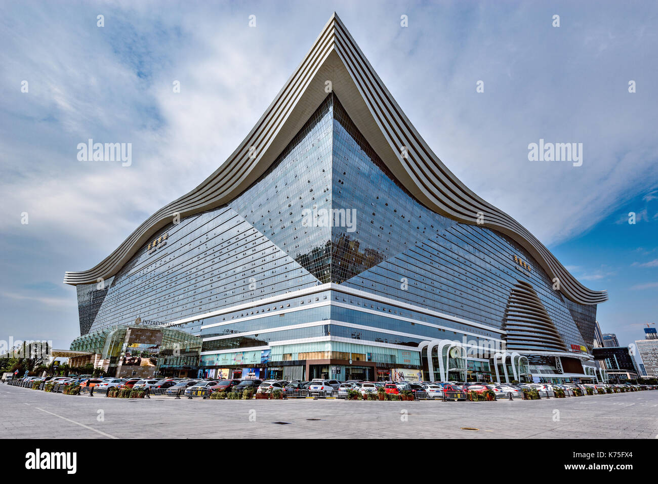 Chengdu, Chine - le 29 octobre 2016 : Nouveau siècle centre mondial est de 100 mètres de haut avec 1 700 000 mètres carrés de surface de plancher, ce qui en fait le larg Banque D'Images
