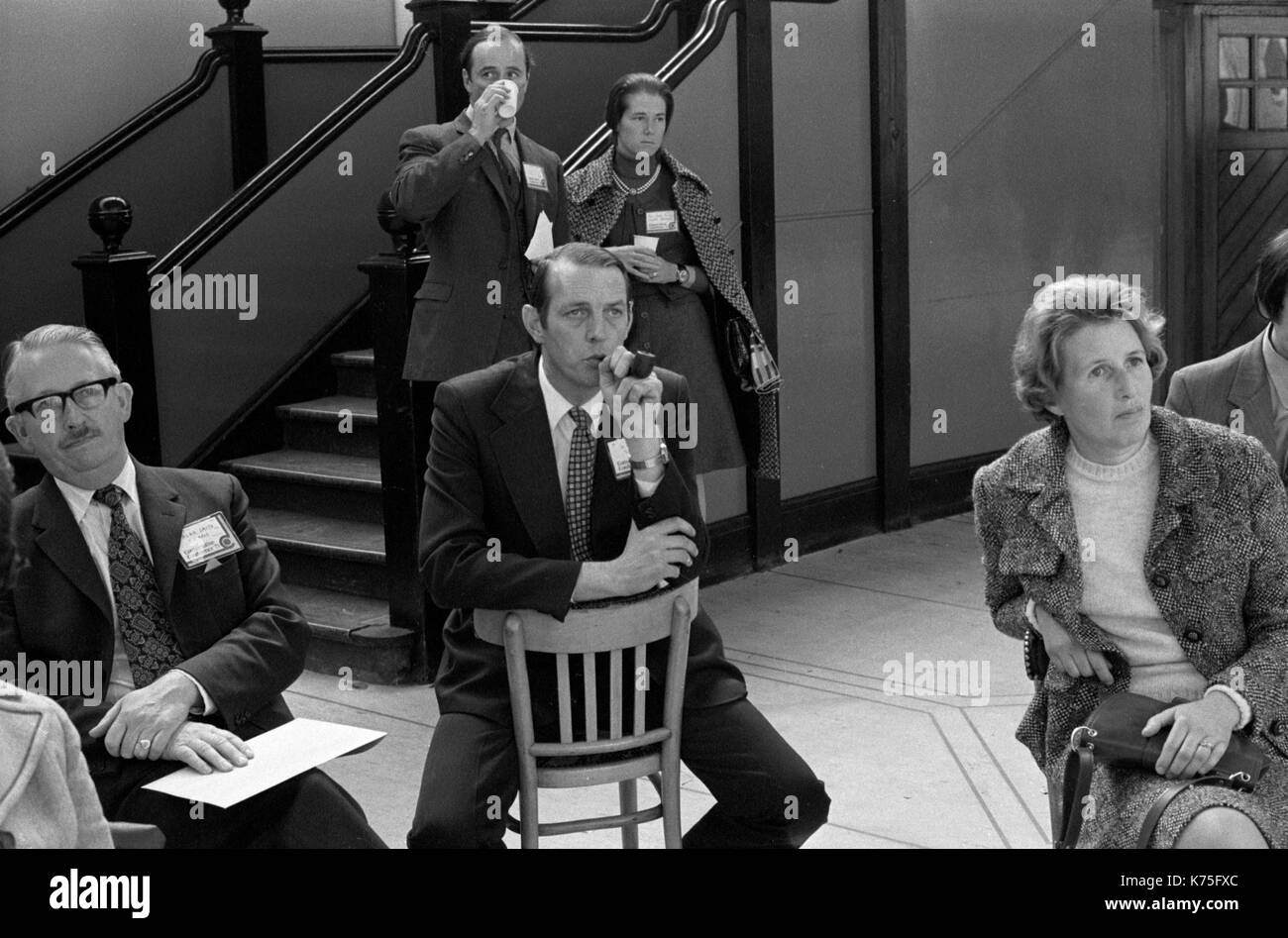 Anthony Trafford député (Dr Anthony Trafford, baron Trafford of Falmer centre Smoking a pipe) Parti conservateur Conférence Fringe Meeting Conference Hall, Blackpool Winter Gardens 1973 Royaume-Uni années 1970 Angleterre HOMER SYKES Banque D'Images