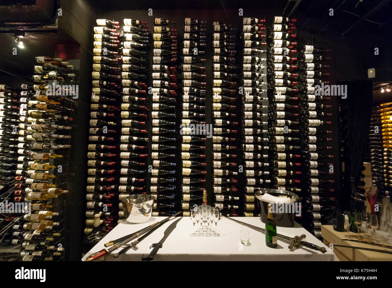Le Canada, de la Colombie-Britannique, Whistler, Bearfoot Bistro Winery avec 20 000 bouteilles Banque D'Images