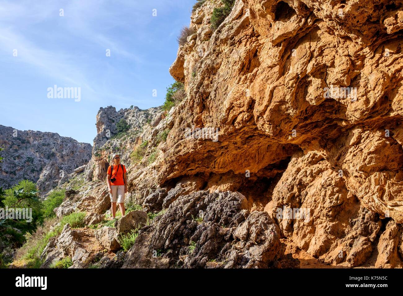 Grèce, Crete, Lassithi de l'Est, district de Sitia Nature Park fait partie du Mondial de l'UNESCO, les géoparcs en randonnée dans la vallée de la mort entre Zakros et Kato Zakros (E4 European long distance path) Banque D'Images