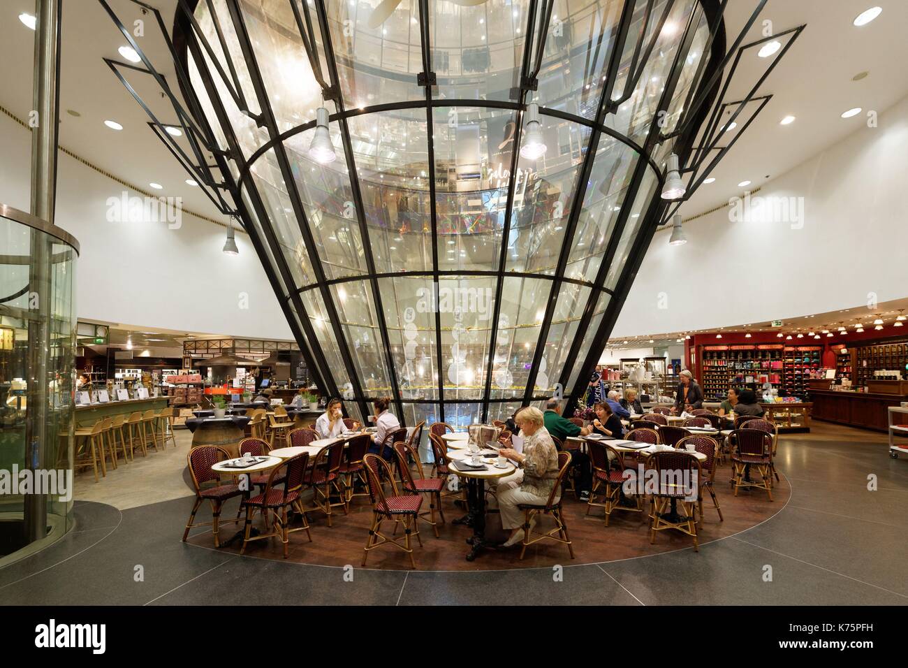 Allemagne, Berlin, Mitte, Galeries La Fayette Department Store conçu par Jean  Nouvel sur Freidrishstrasse Photo Stock - Alamy