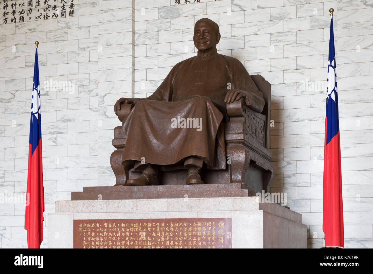 Statue de Chiang Kai-shek à l'intérieur du national Chiang Kai-shek Memorial Hall situé à Taipei, Taïwan, il a été le chef de la république populaire de Chine f Banque D'Images