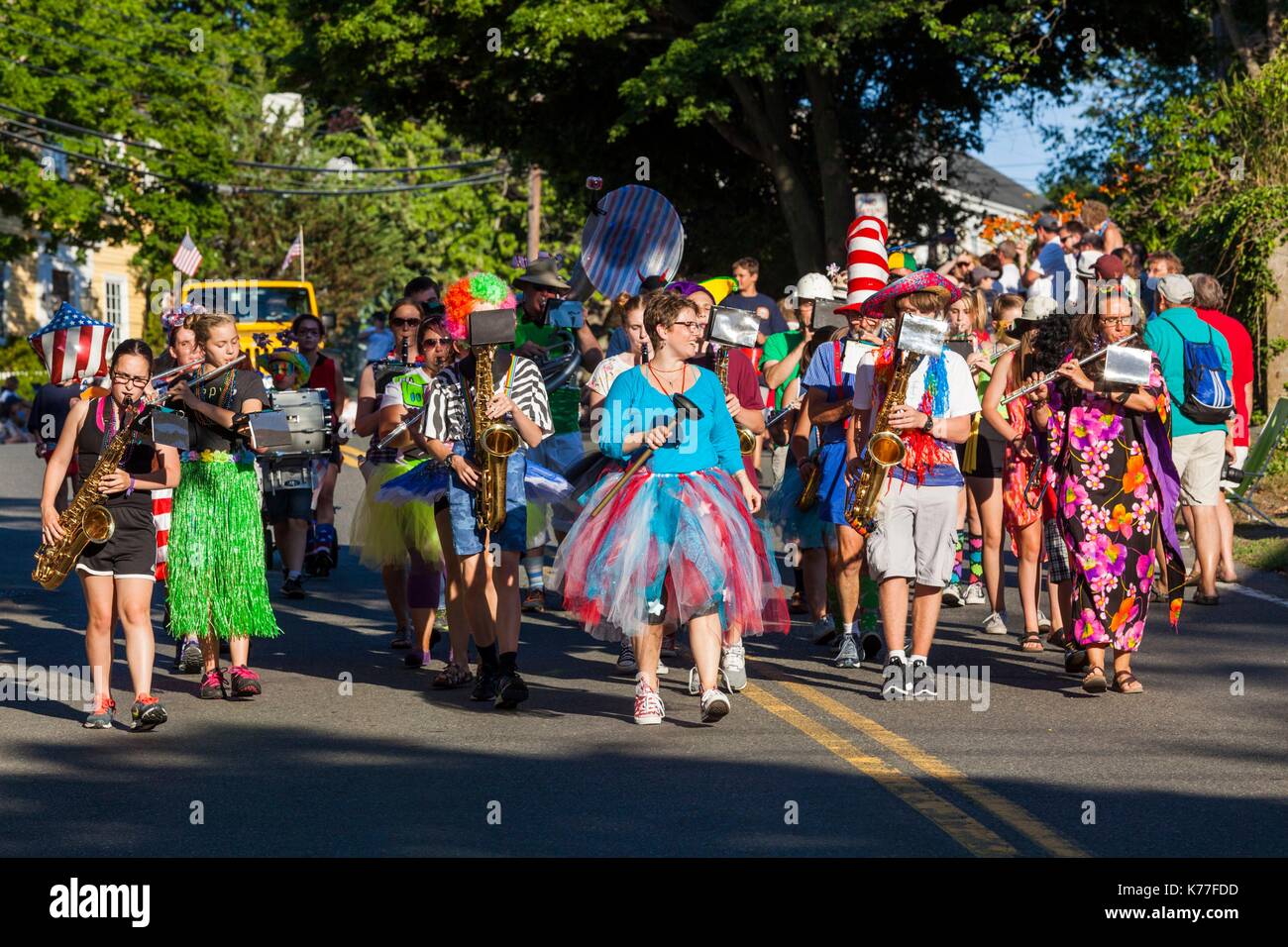 United States, Massachusetts, Cape Ann, Rockport, quatrième de juillet, Parade bande clown Banque D'Images