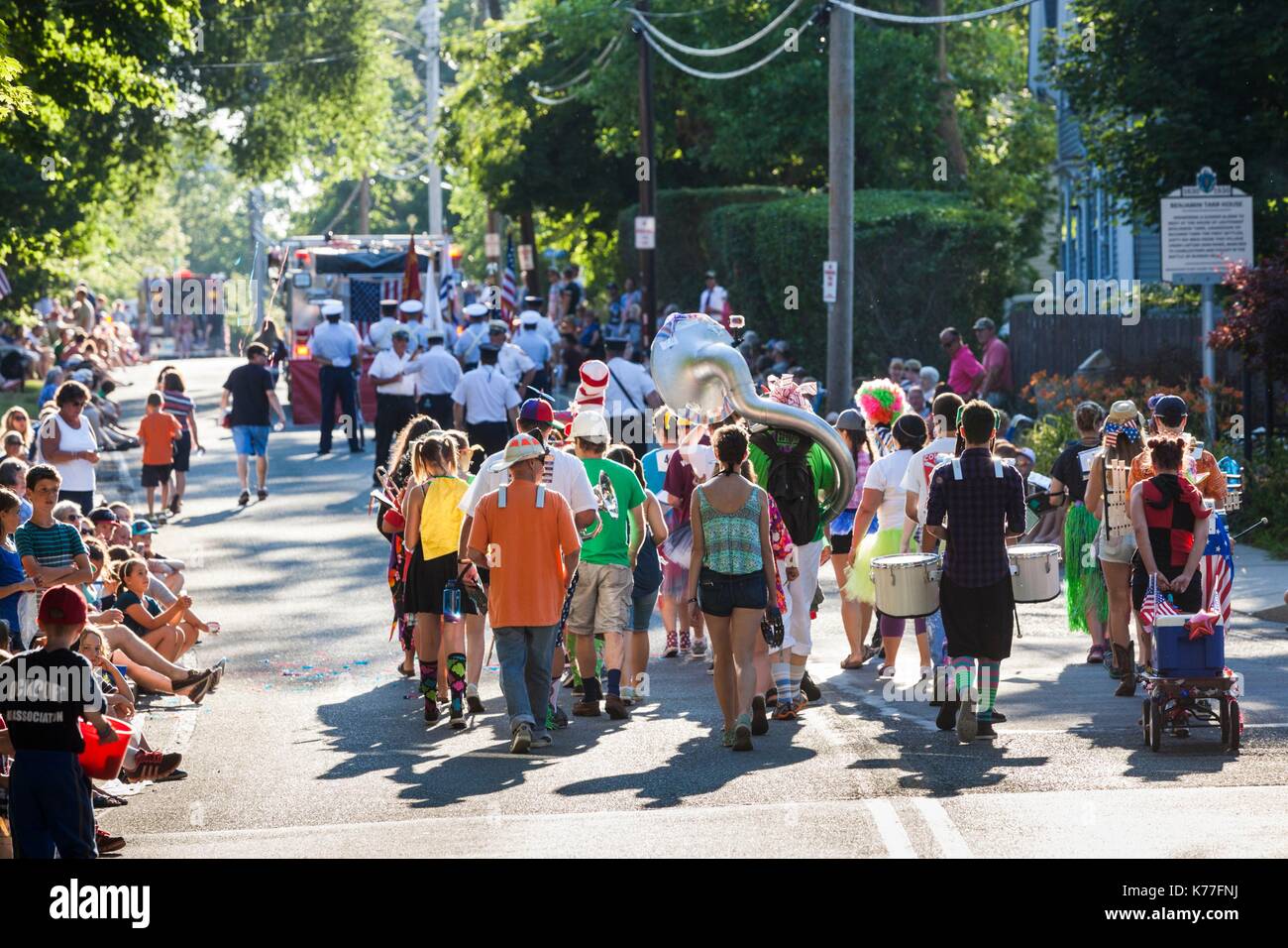 United States, Massachusetts, Cape Ann, Rockport, quatrième de juillet, Parade bande clown Banque D'Images