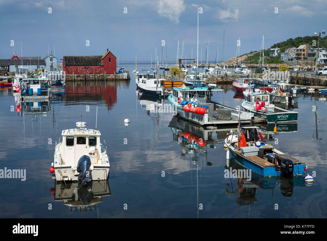 United States, Massachusetts, Cape Ann, Rockport, Rockport Harbor, bateaux et motif numéro un, célèbre cabane à pêche Banque D'Images