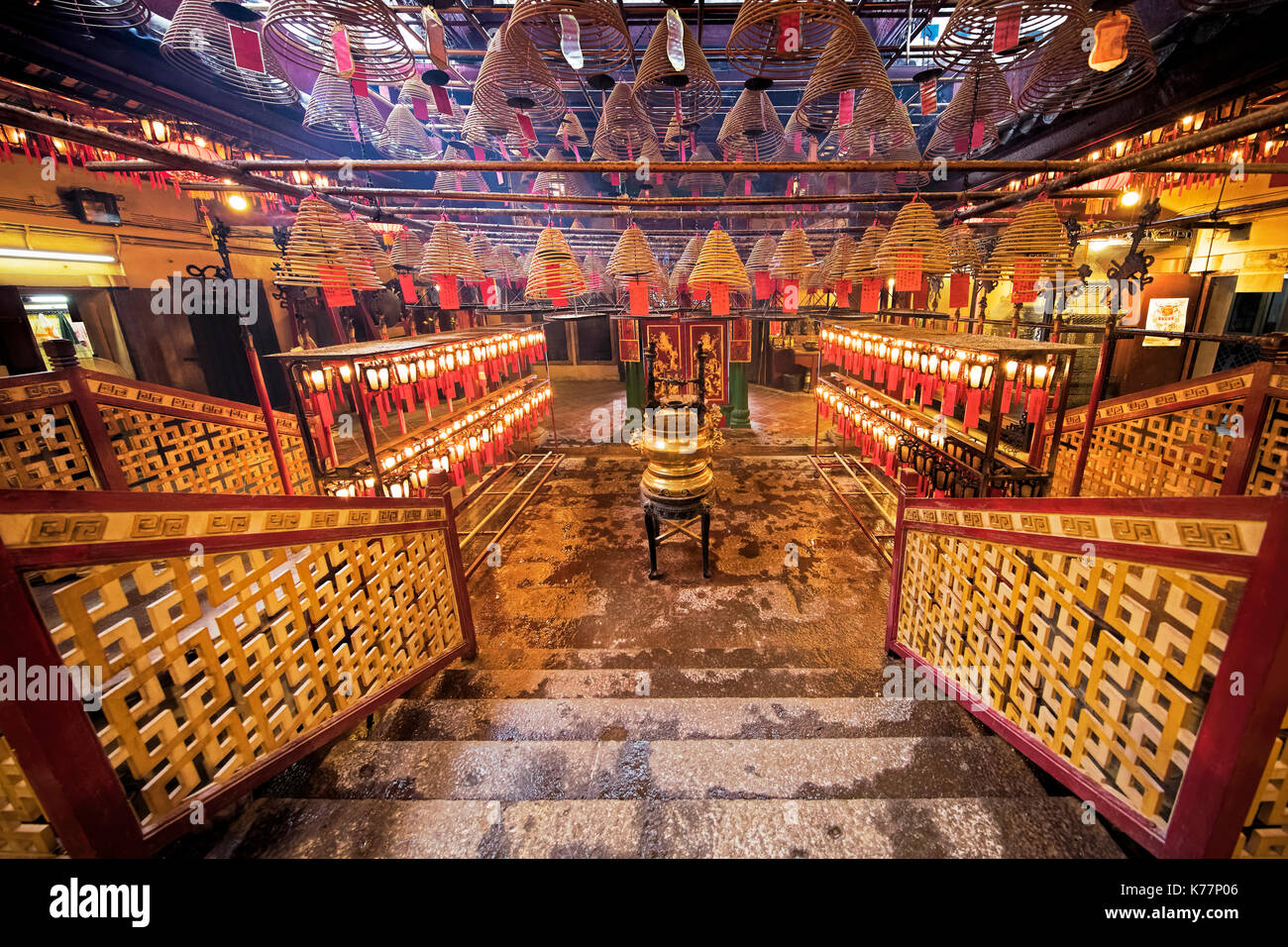 L'encens qui brûle dans le temple Man Mo, le plus célèbre temple taoïste à hong kong, Chine Banque D'Images