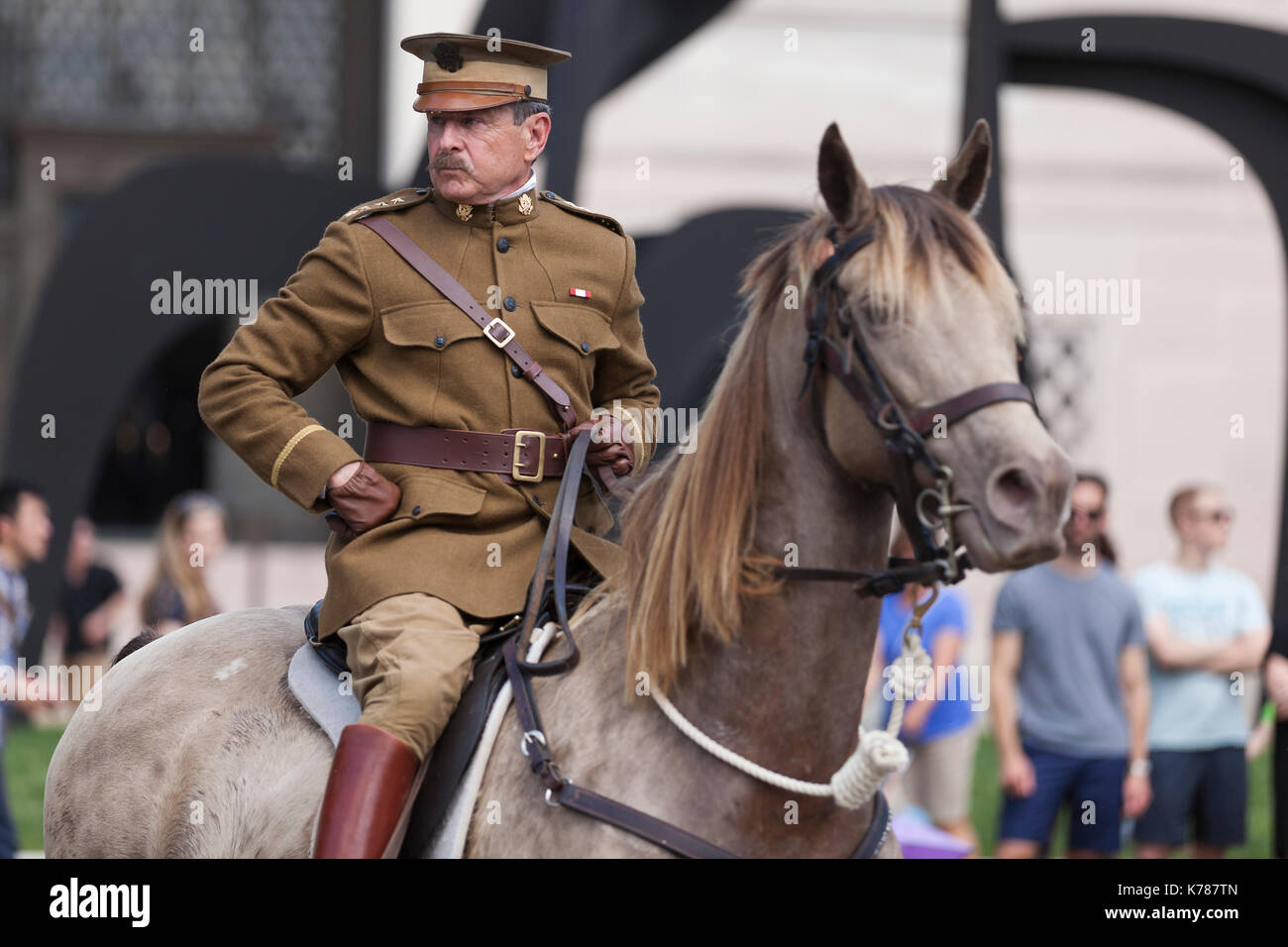 Le général John Pershing imposteur, David Shuey, à cheval pendant National Memorial Day Parade - Washington, DC USA Banque D'Images