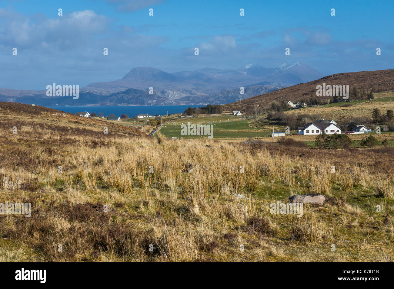 La vue depuis la route de l'slaggan le chanteur de montagnes un teallach. Banque D'Images