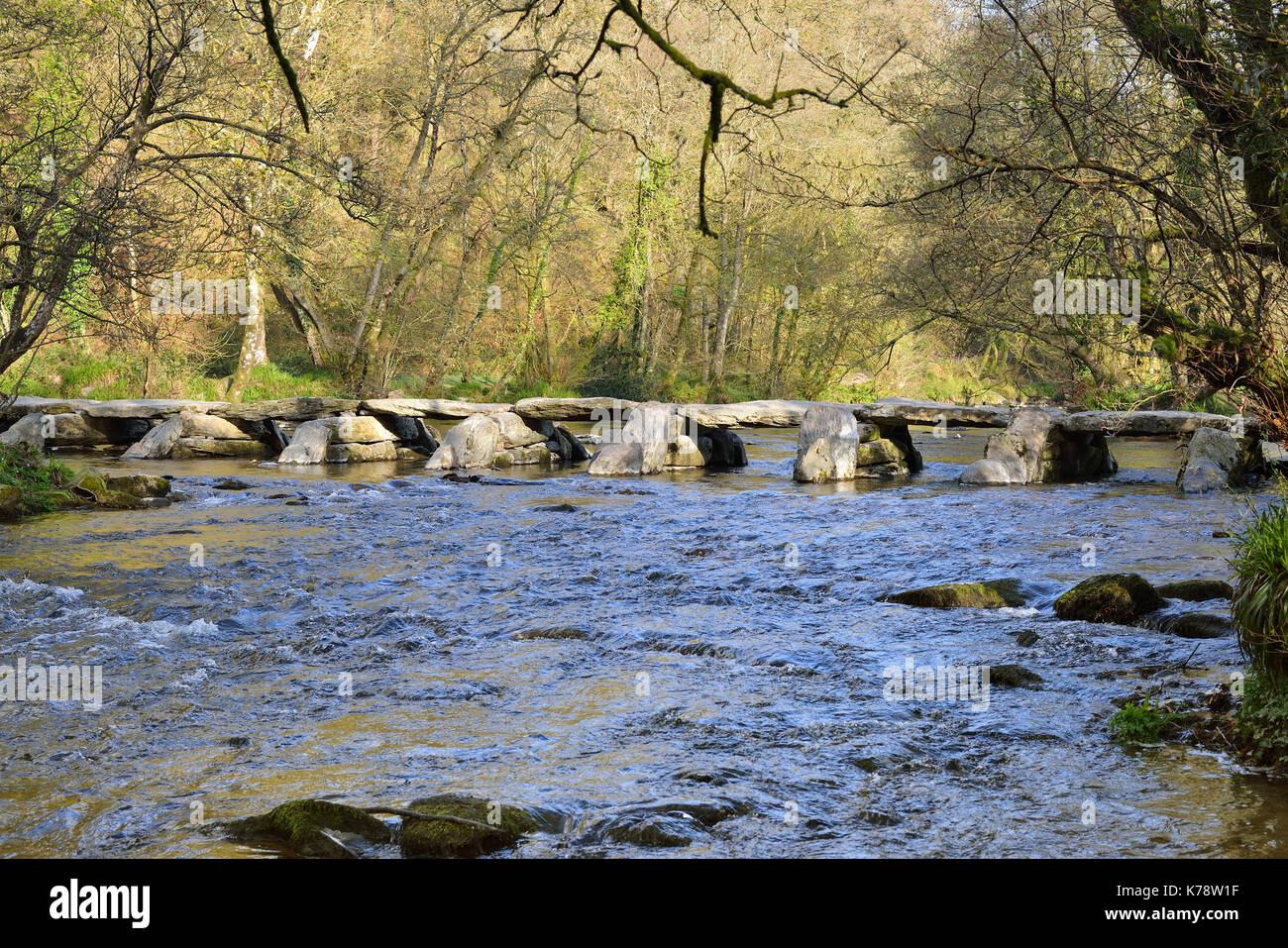 Tarr étapes clapper bridge over river barle, près de withypool exmoor, vu du côté est Banque D'Images