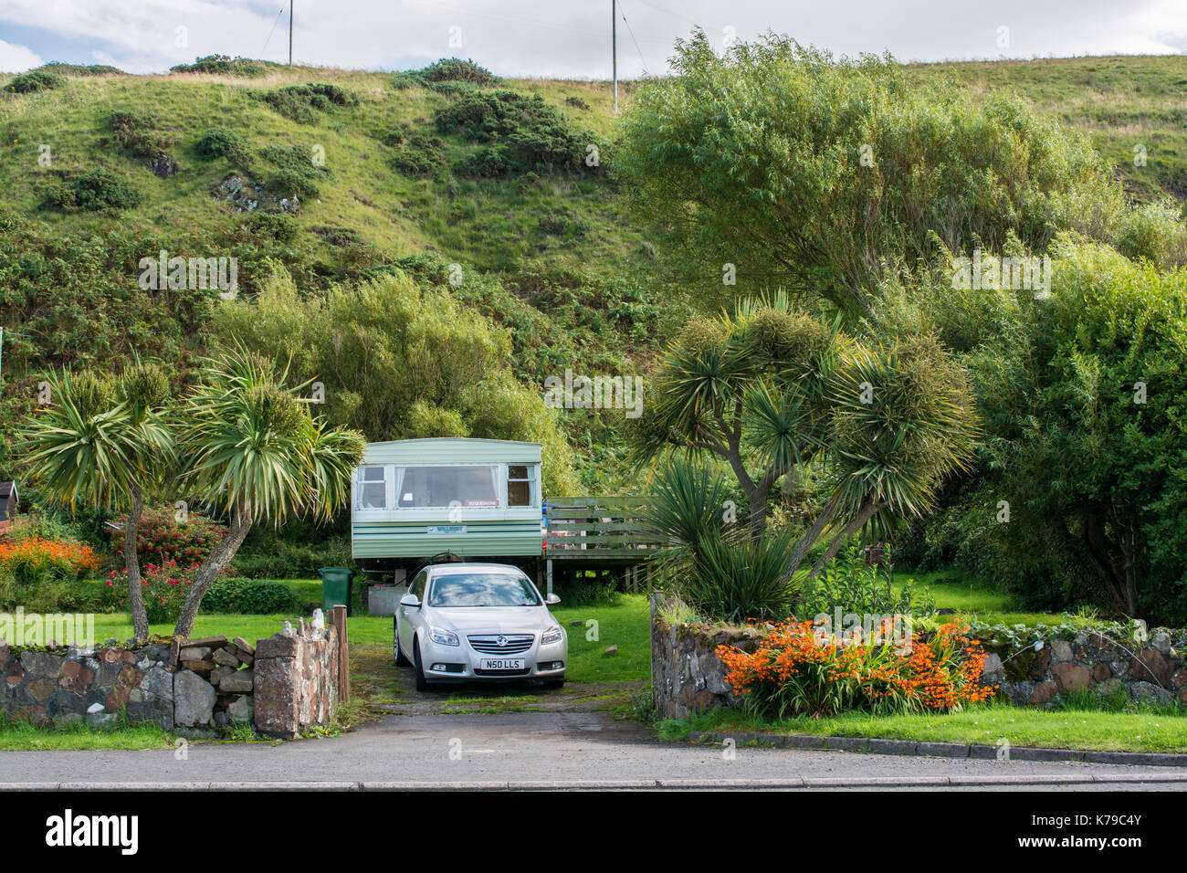 Vauxhall Insignia argent garé à l'extérieur de la caravane statique sur route côtière à lendalfoot près de girvan, Ecosse Banque D'Images