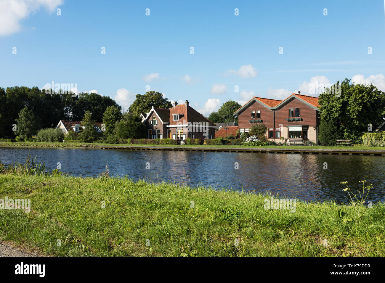 Paysage, maisons sur la rivière Banque D'Images
