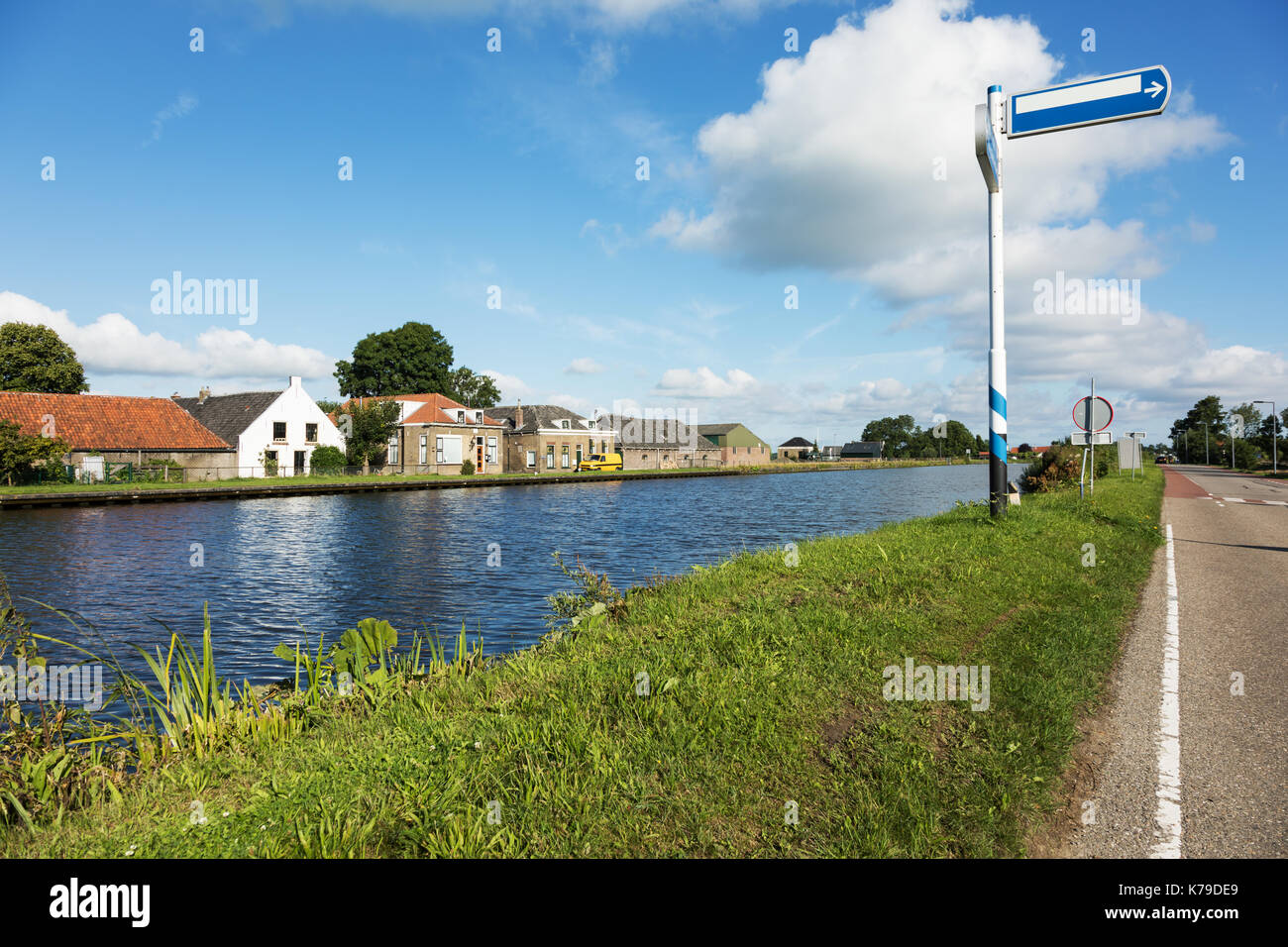 Paysage, maisons sur la rivière Banque D'Images