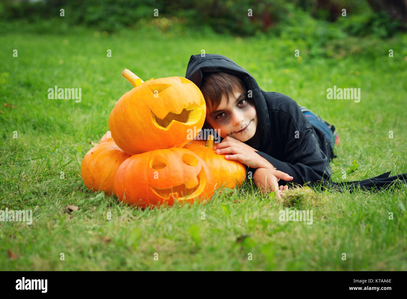 Enfant en costume effrayant à la citrouille Banque D'Images