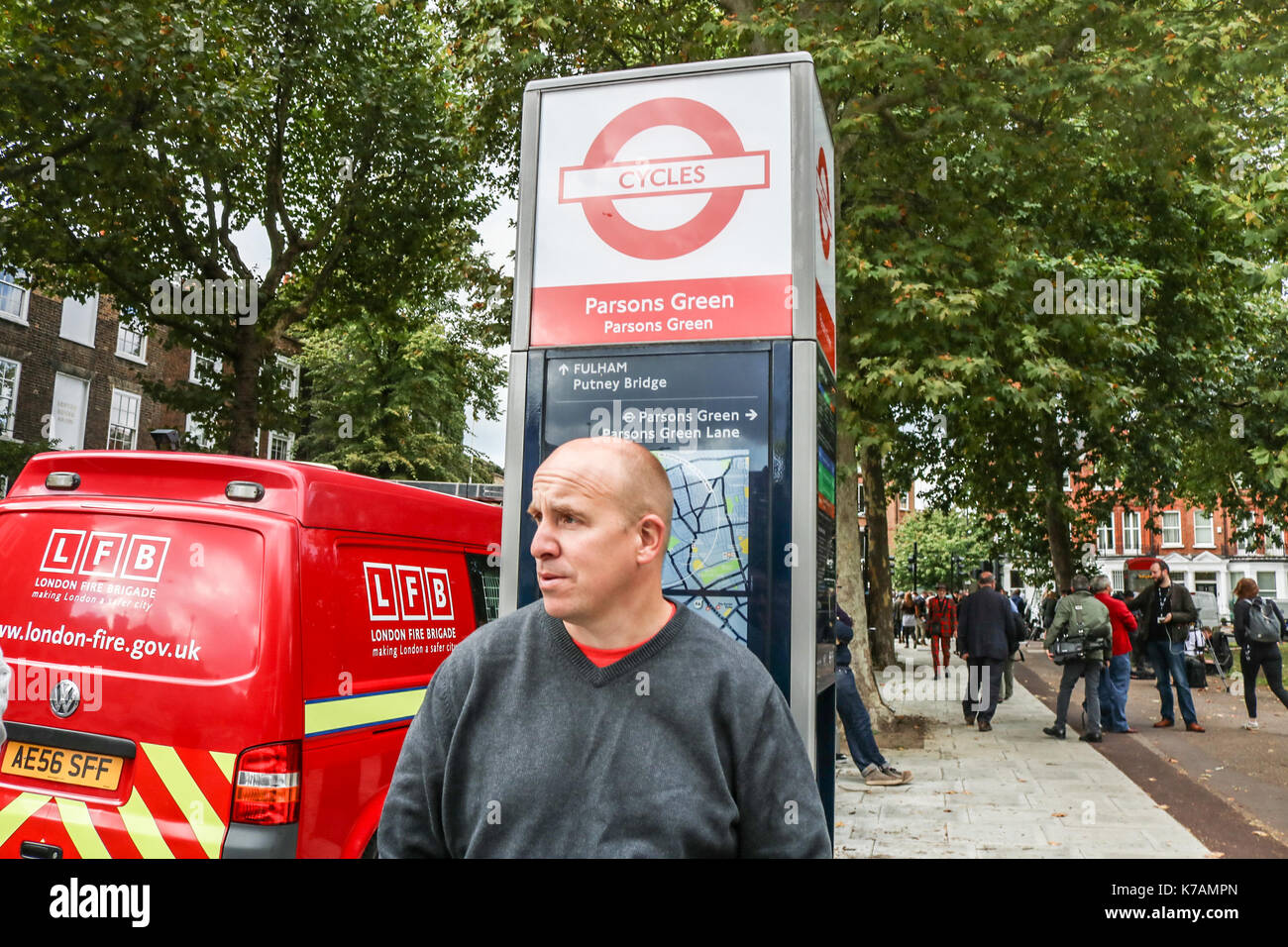 Londres, Royaume-Uni. 15 sep, 2017. La police a encerclé la zone autour de la station de métro parsons green dans l'ouest de Londres qui a été évacué en raison d'un effet explosif qui a explosé sur un train faisant des victimes pendant l'heure de pointe du matin : crédit amer ghazzal/Alamy live news Banque D'Images