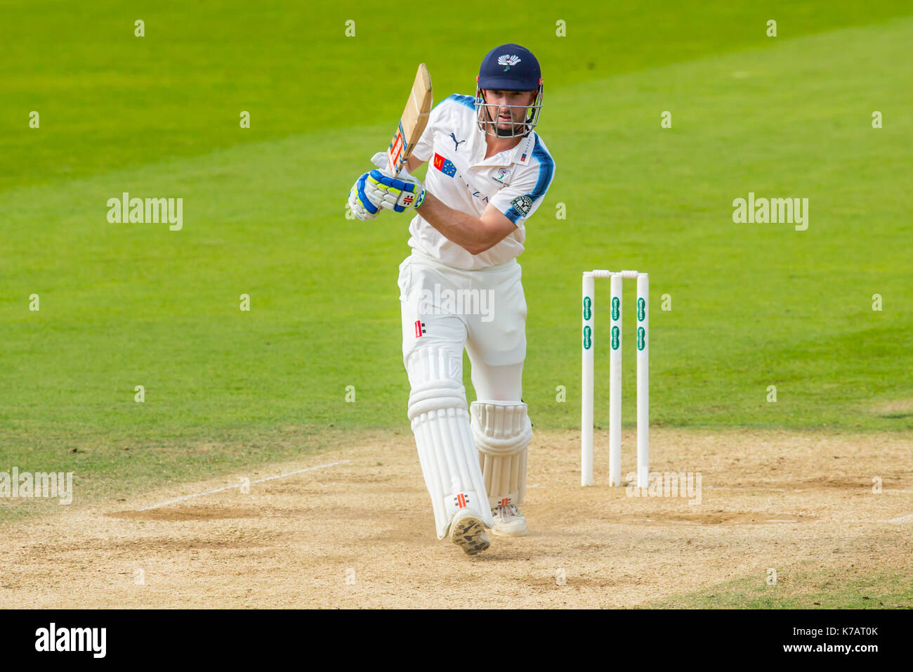 Londres, Royaume-Uni. 15 Sep, 2017. batting pour Yorkshire contre Surrey à l'ovale sur le quatrième jour de la Comté Specsavers championnat à l'Ovale. Crédit : David Rowe/Alamy Live News Banque D'Images