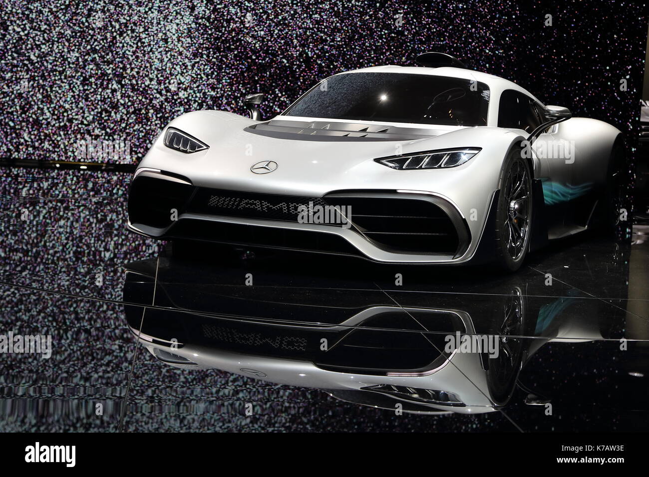 Francfort, Allemagne. Sep 15, 2017. d'automobiles du monde entier présentent leurs derniers modèles et concept cars lors de l'iaa exhibiton. Location de voitures électriques et hybrides ont été au centre de l'attention. crédit : Uwe deffner/Alamy live news Banque D'Images