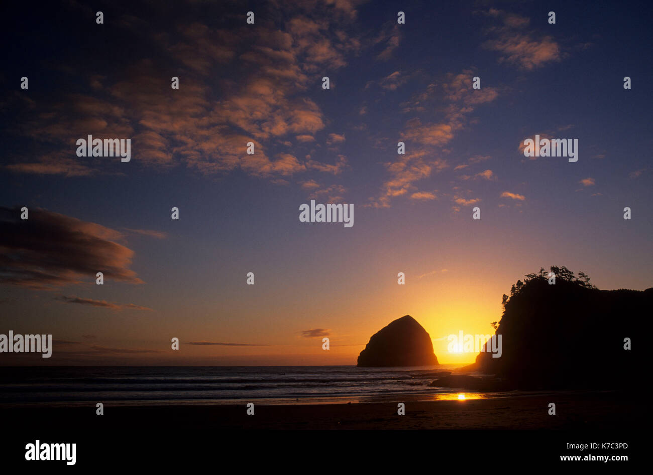 Cape Kiwanda coucher du soleil, le Cap Kiwanda State Park, New York Banque D'Images